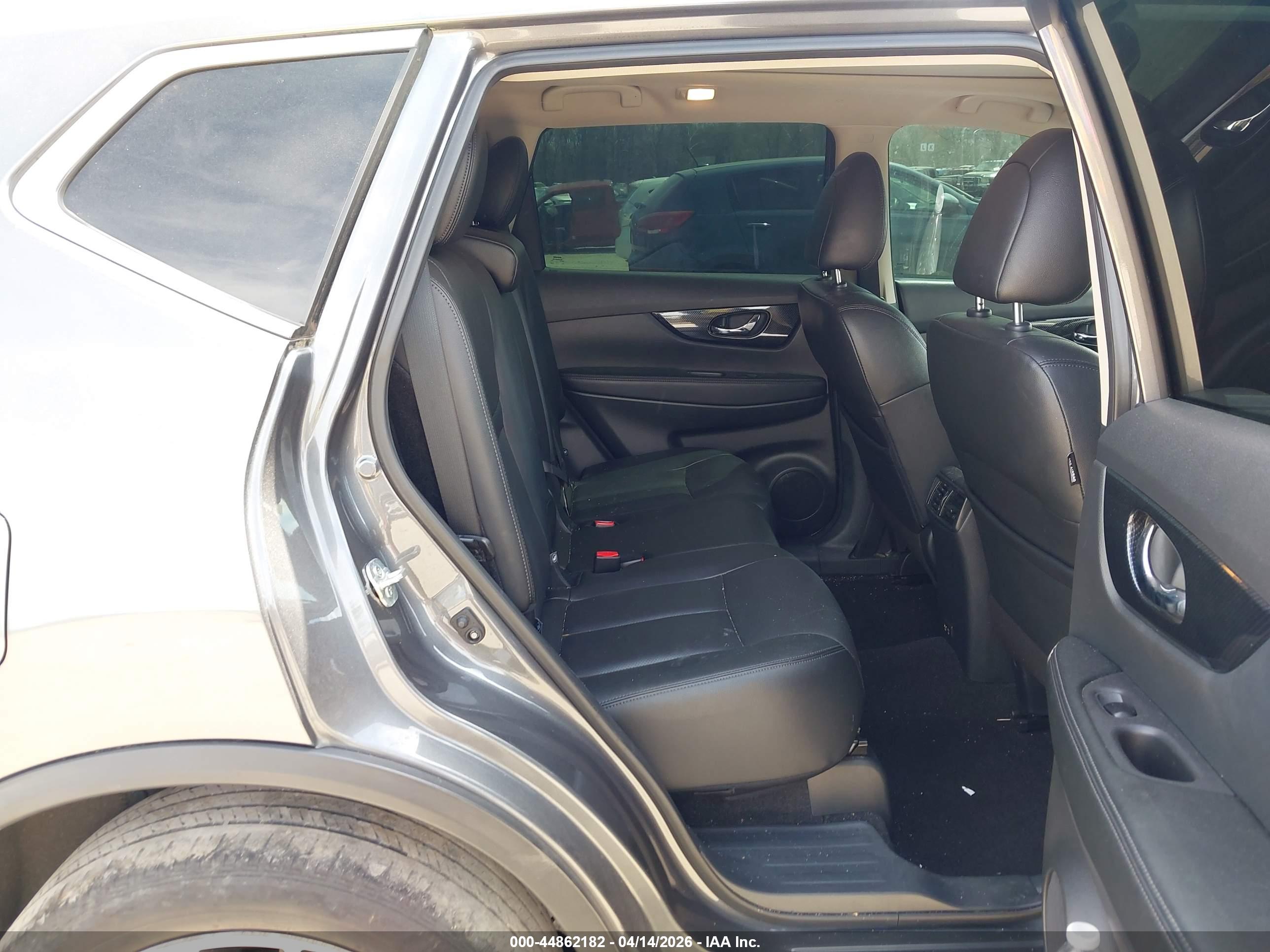 NISSAN ROGUE image 8