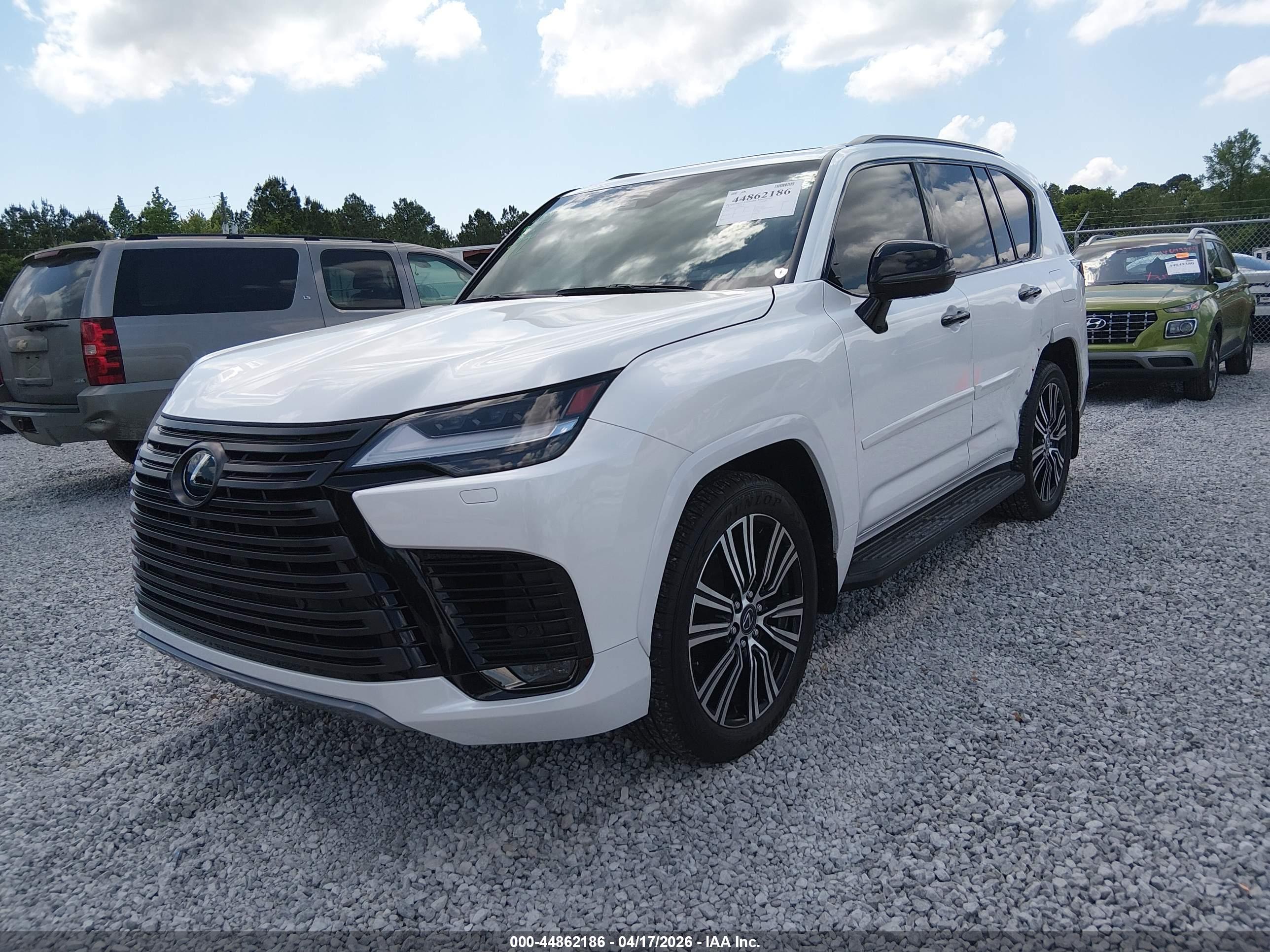 LEXUS LX image 2