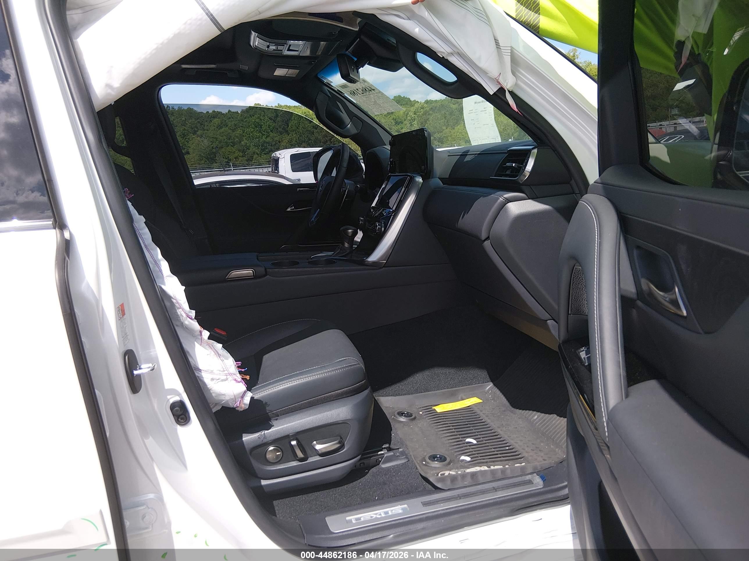 LEXUS LX image 5