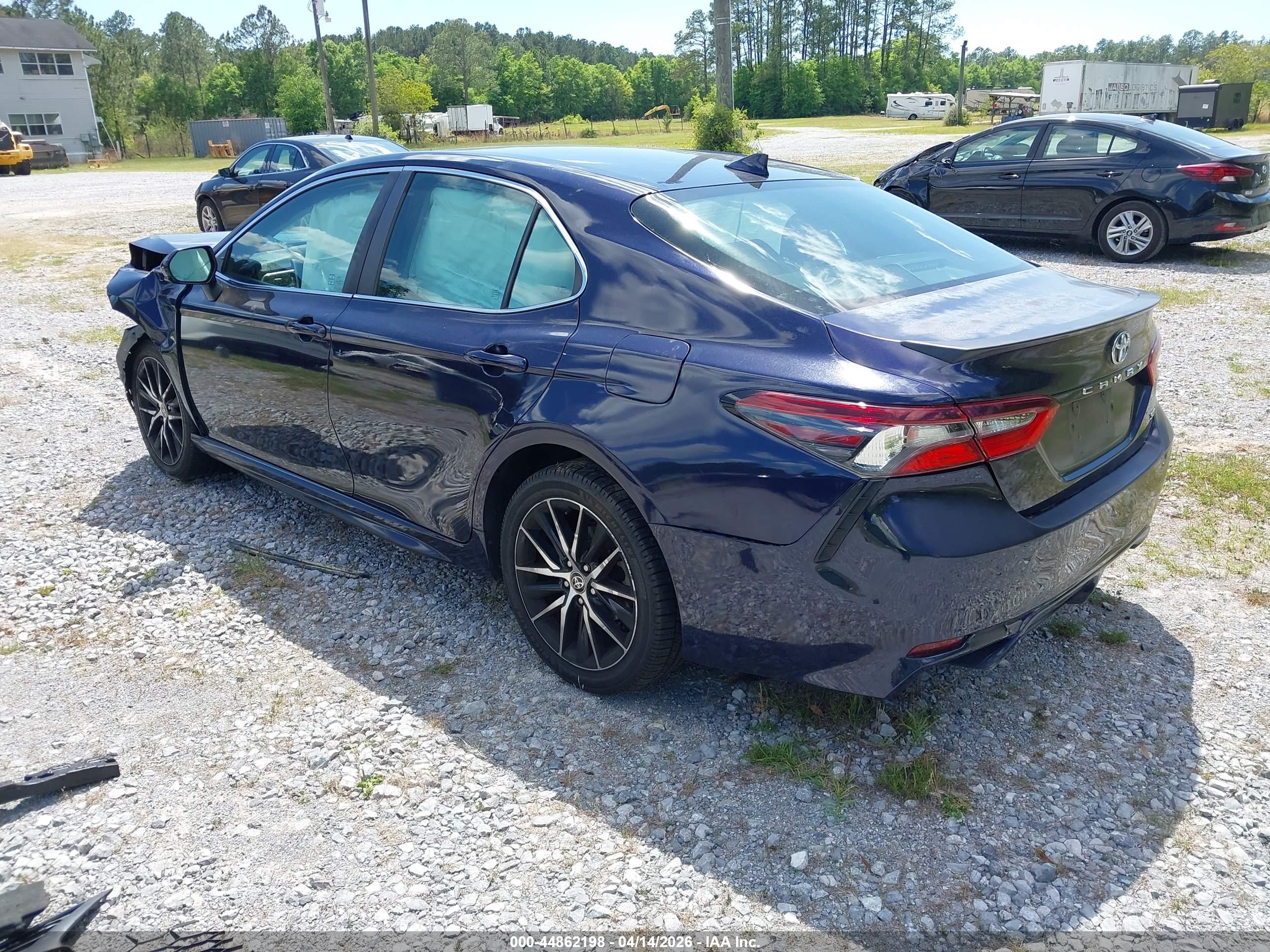 TOYOTA CAMRY image 3