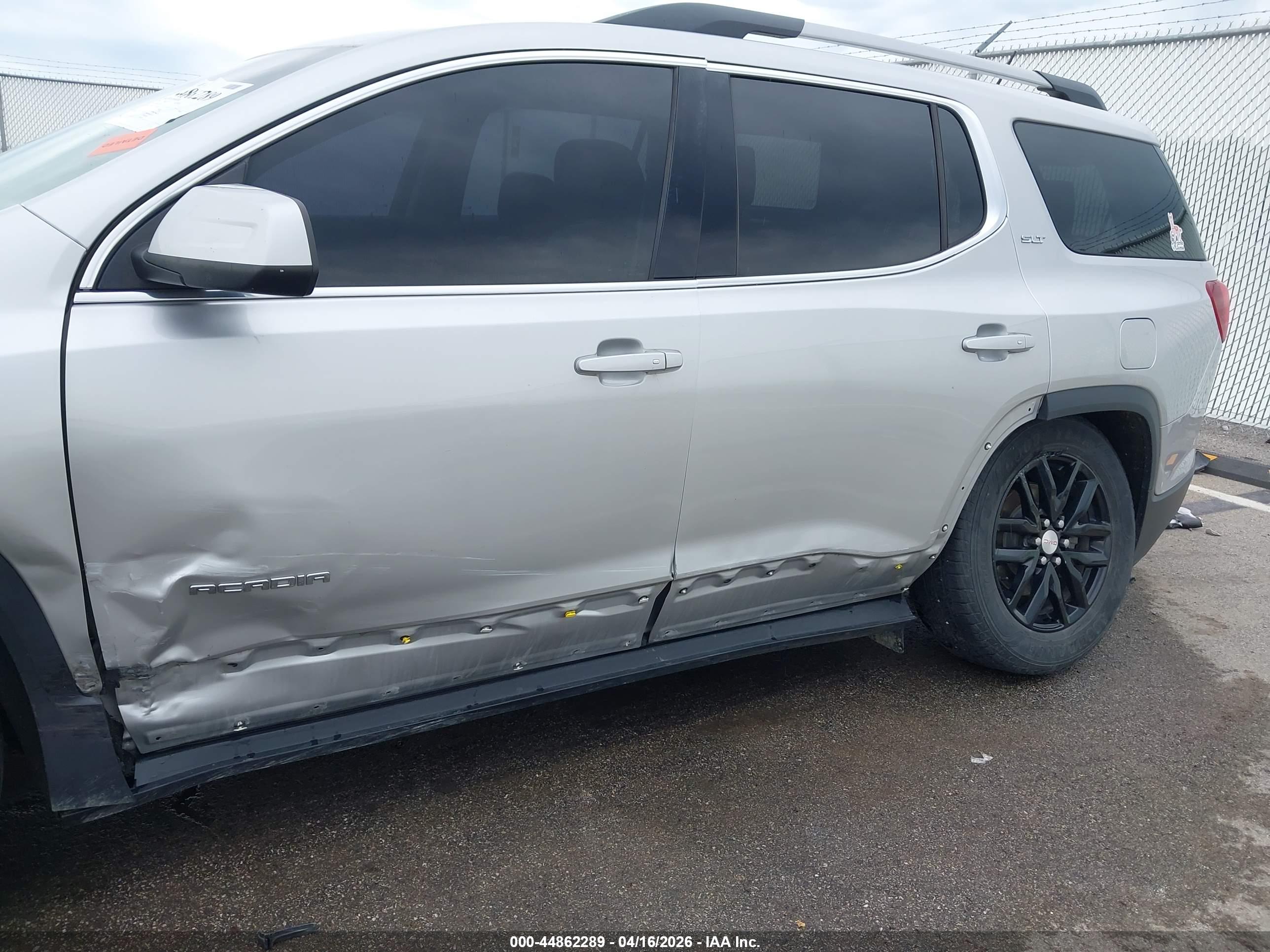 GMC ACADIA image 6
