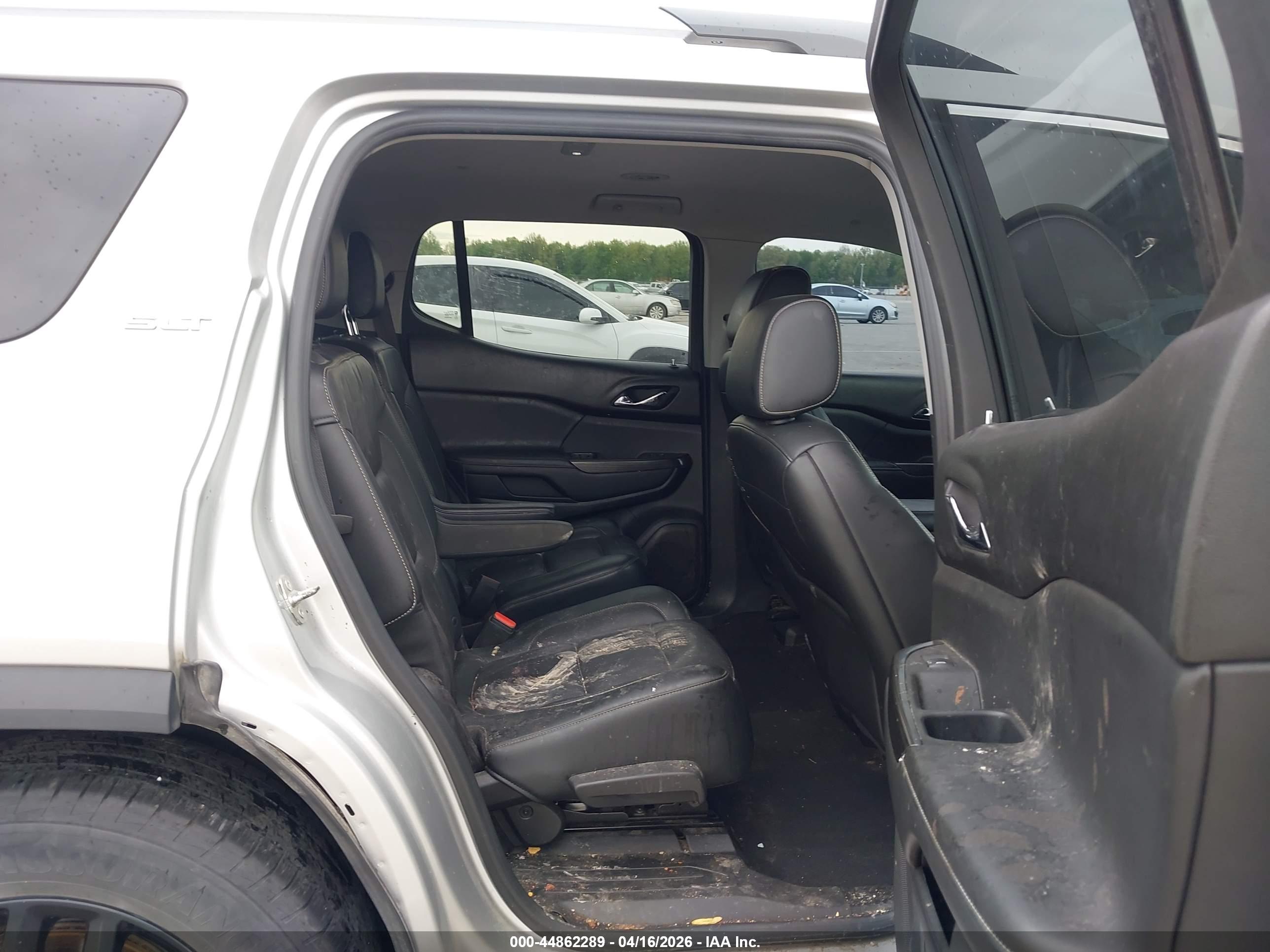 GMC ACADIA image 8