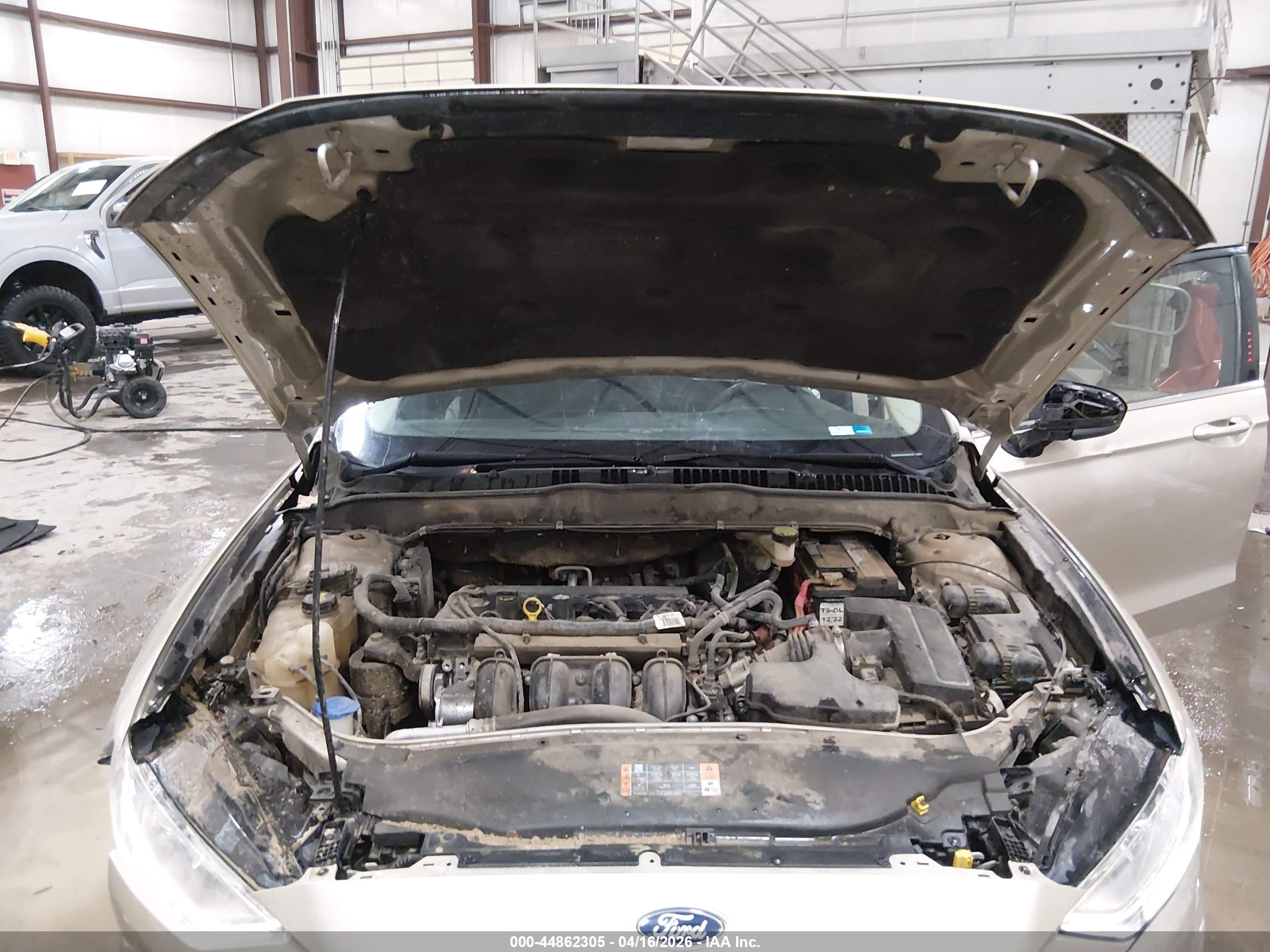 FORD FUSION image 10