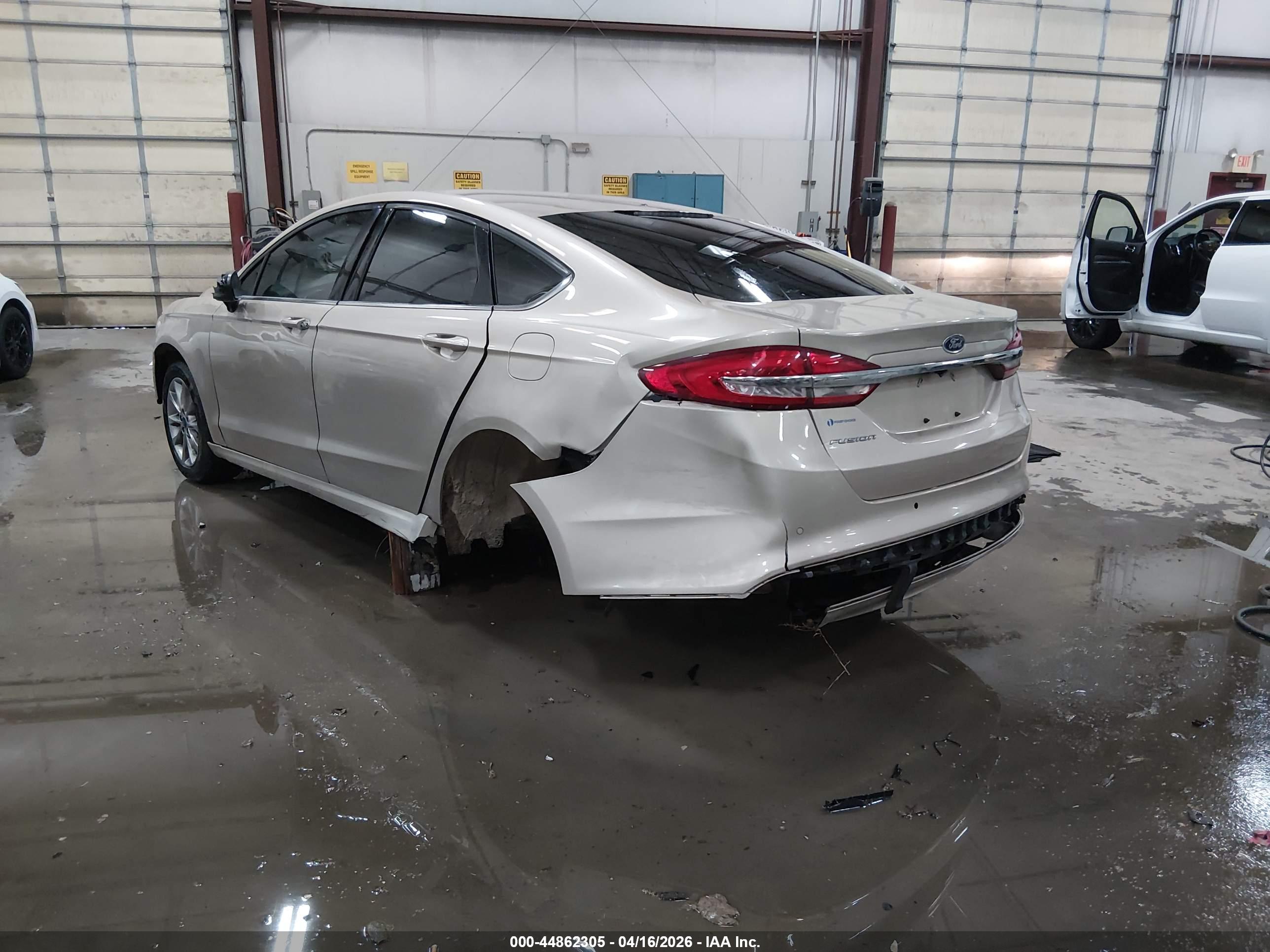 FORD FUSION image 3