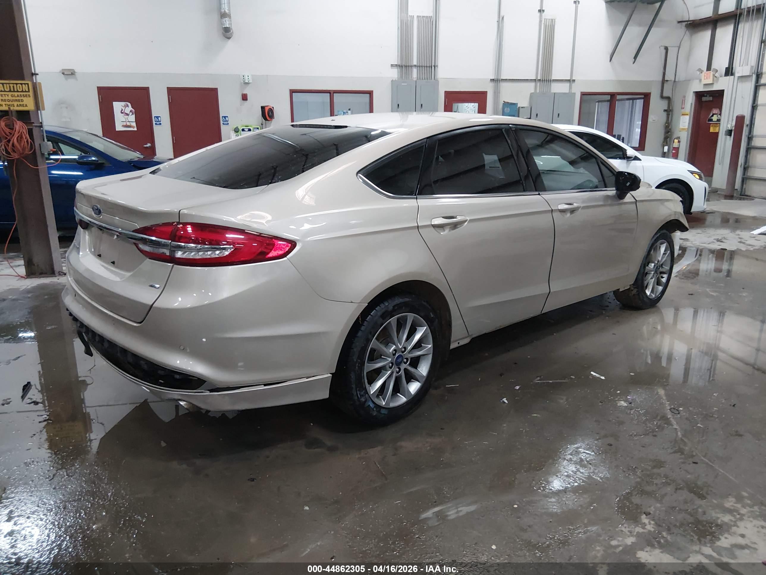 FORD FUSION image 4