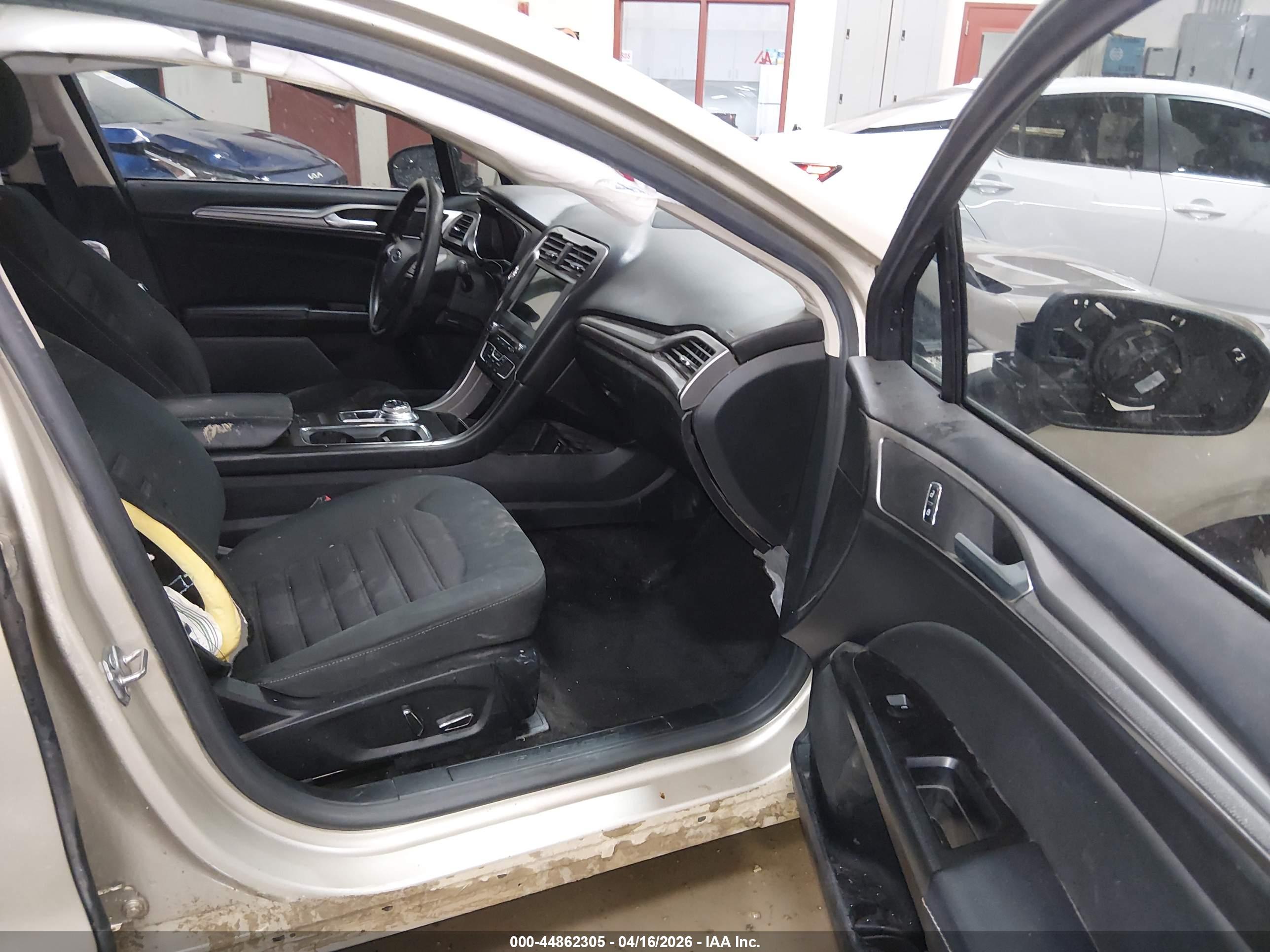 FORD FUSION image 5