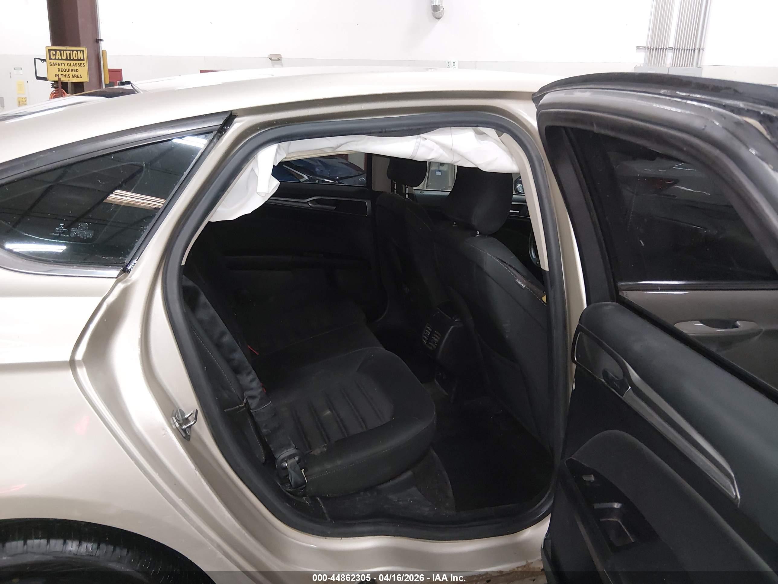 FORD FUSION image 8
