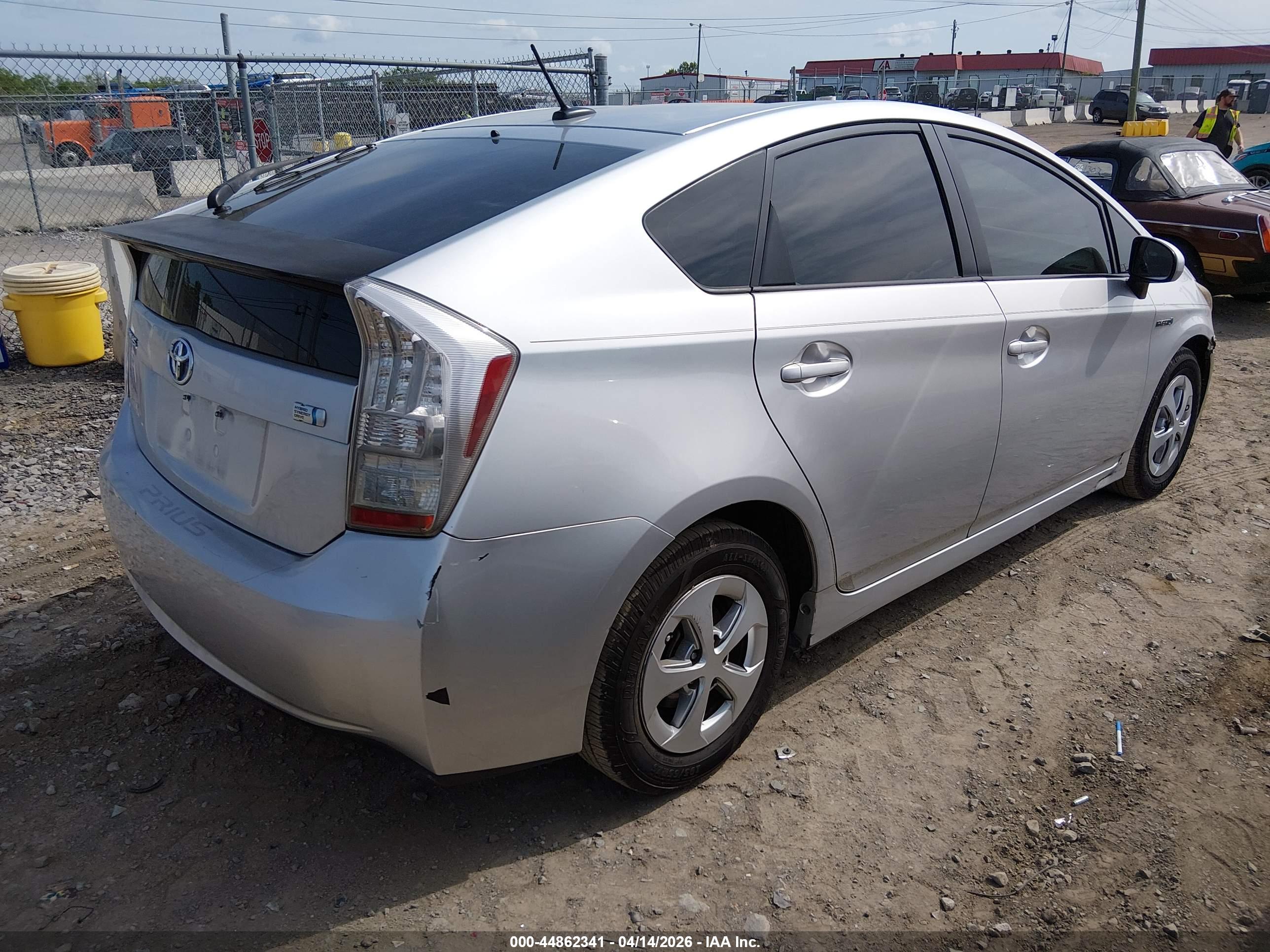 TOYOTA PRIUS image 4