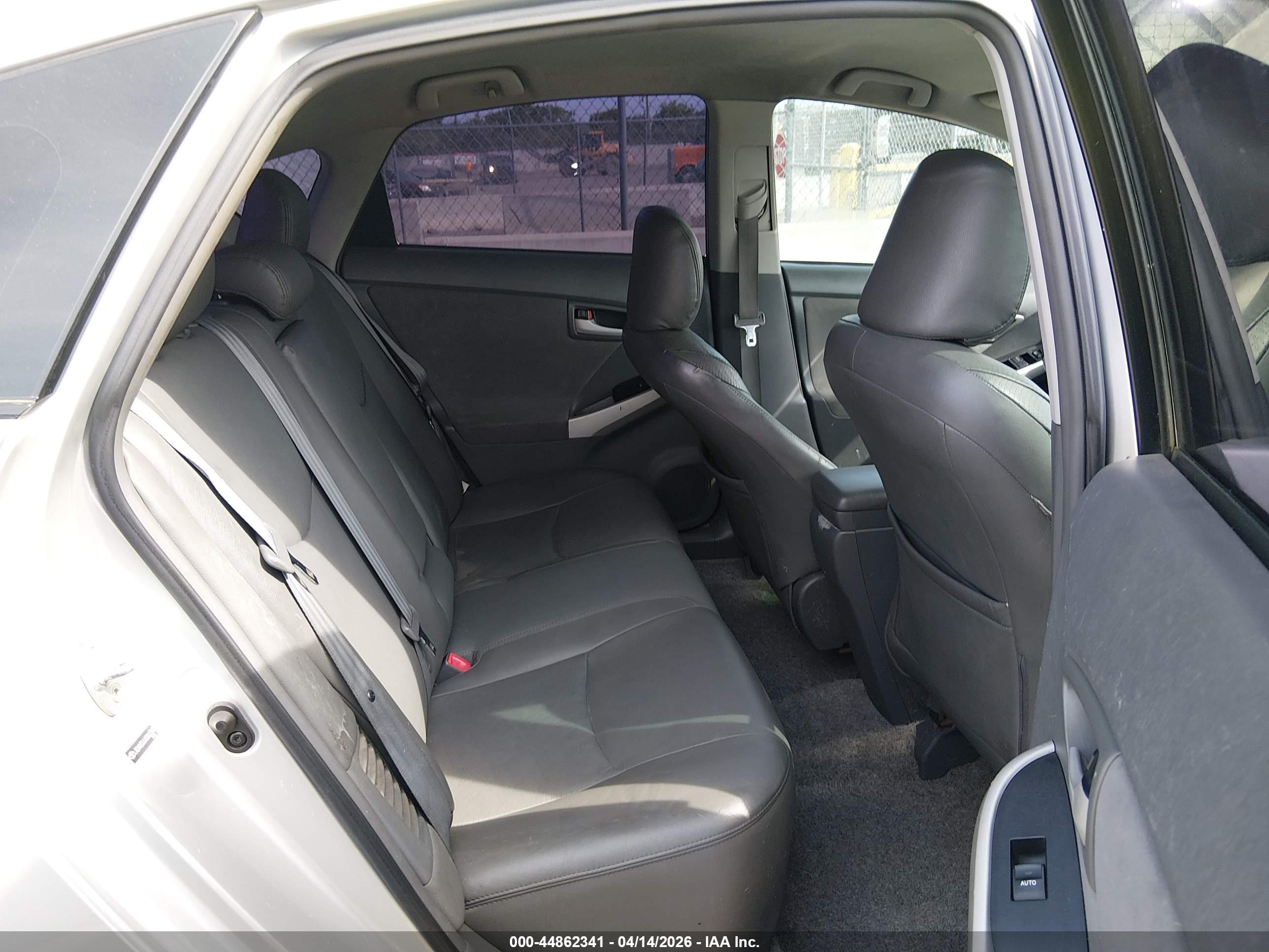 TOYOTA PRIUS image 8