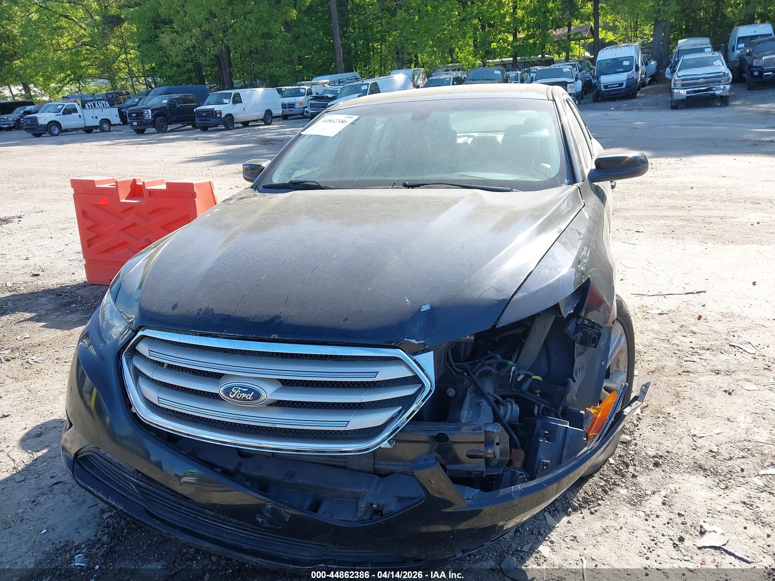 FORD TAURUS image 6