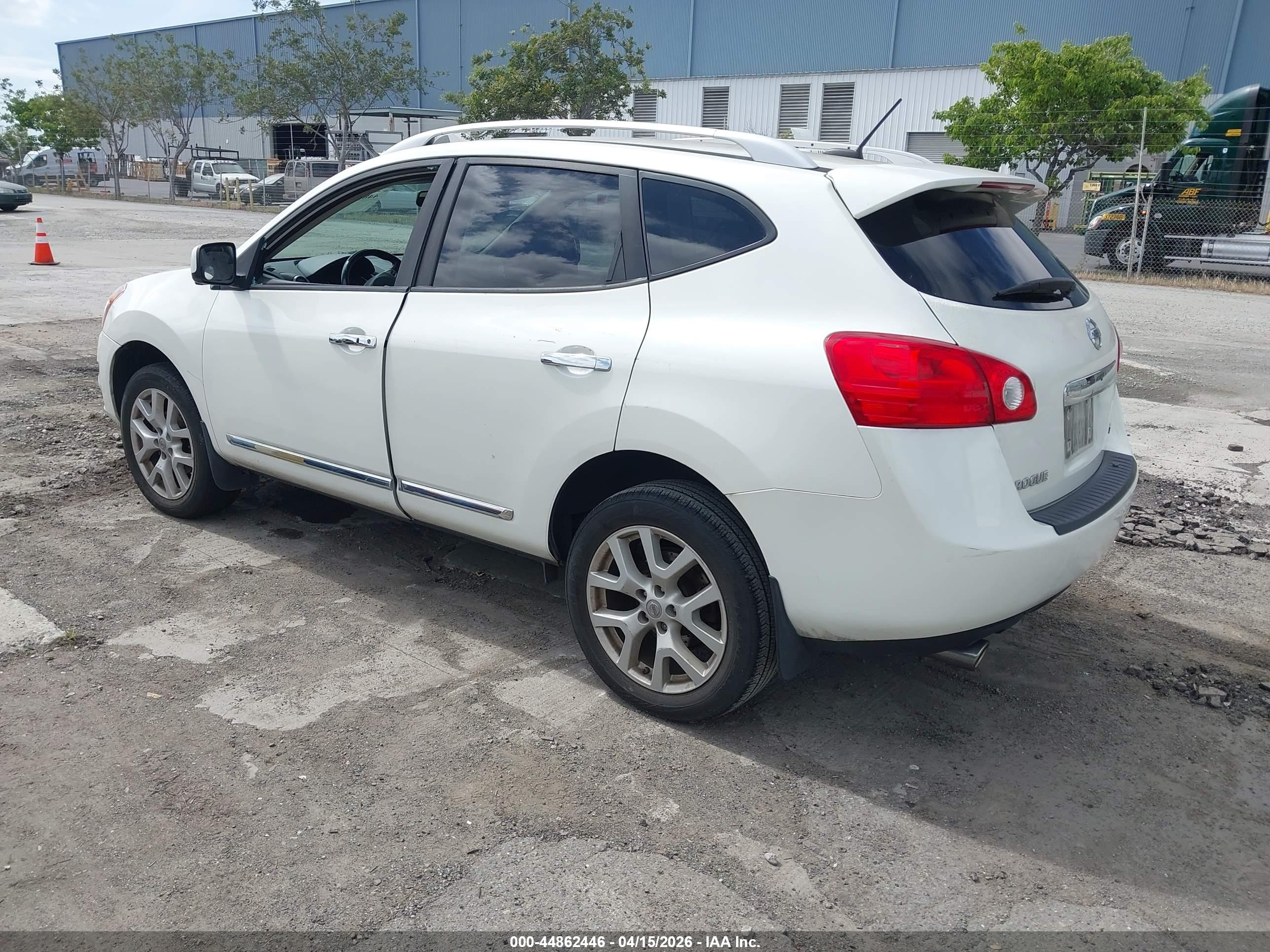 NISSAN ROGUE image 3