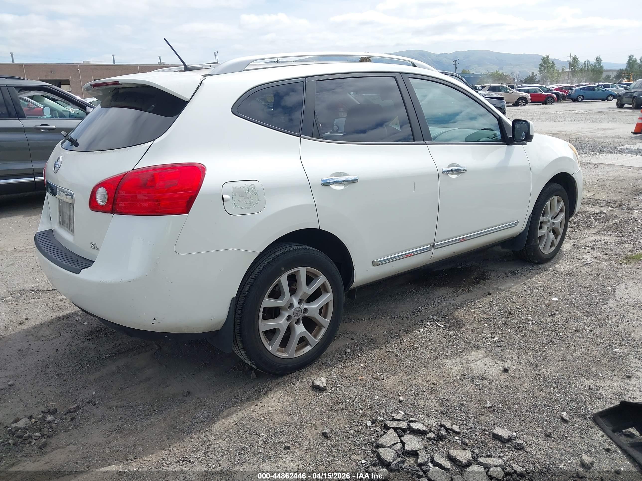 NISSAN ROGUE image 4