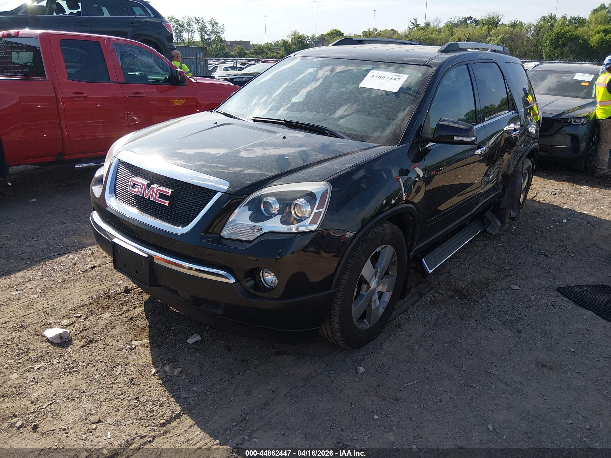 GMC ACADIA image 2