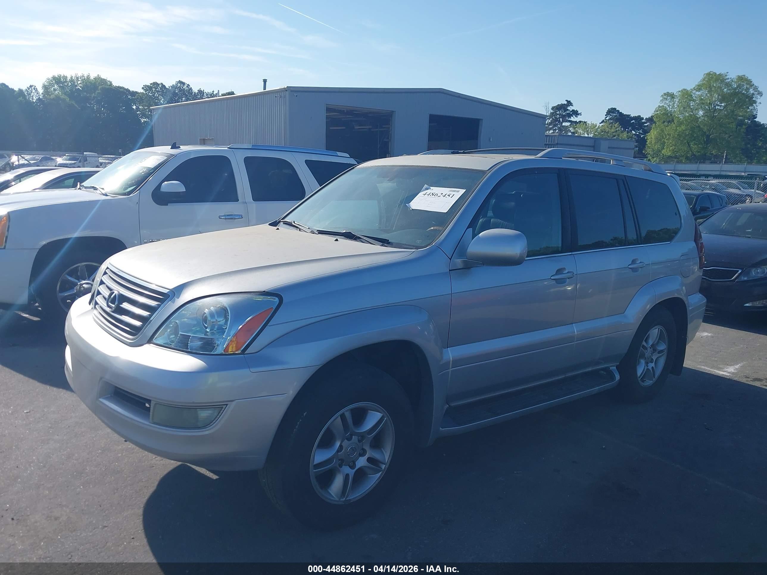 LEXUS GX image 2