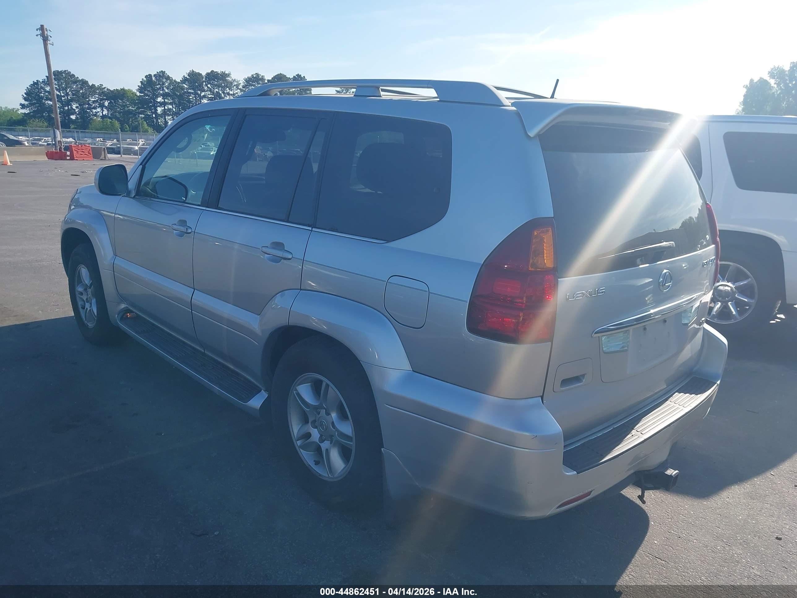 LEXUS GX image 3