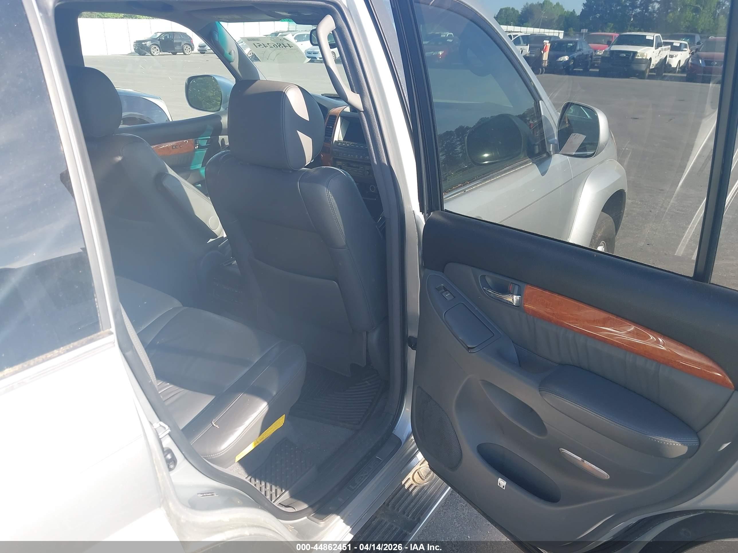 LEXUS GX image 8