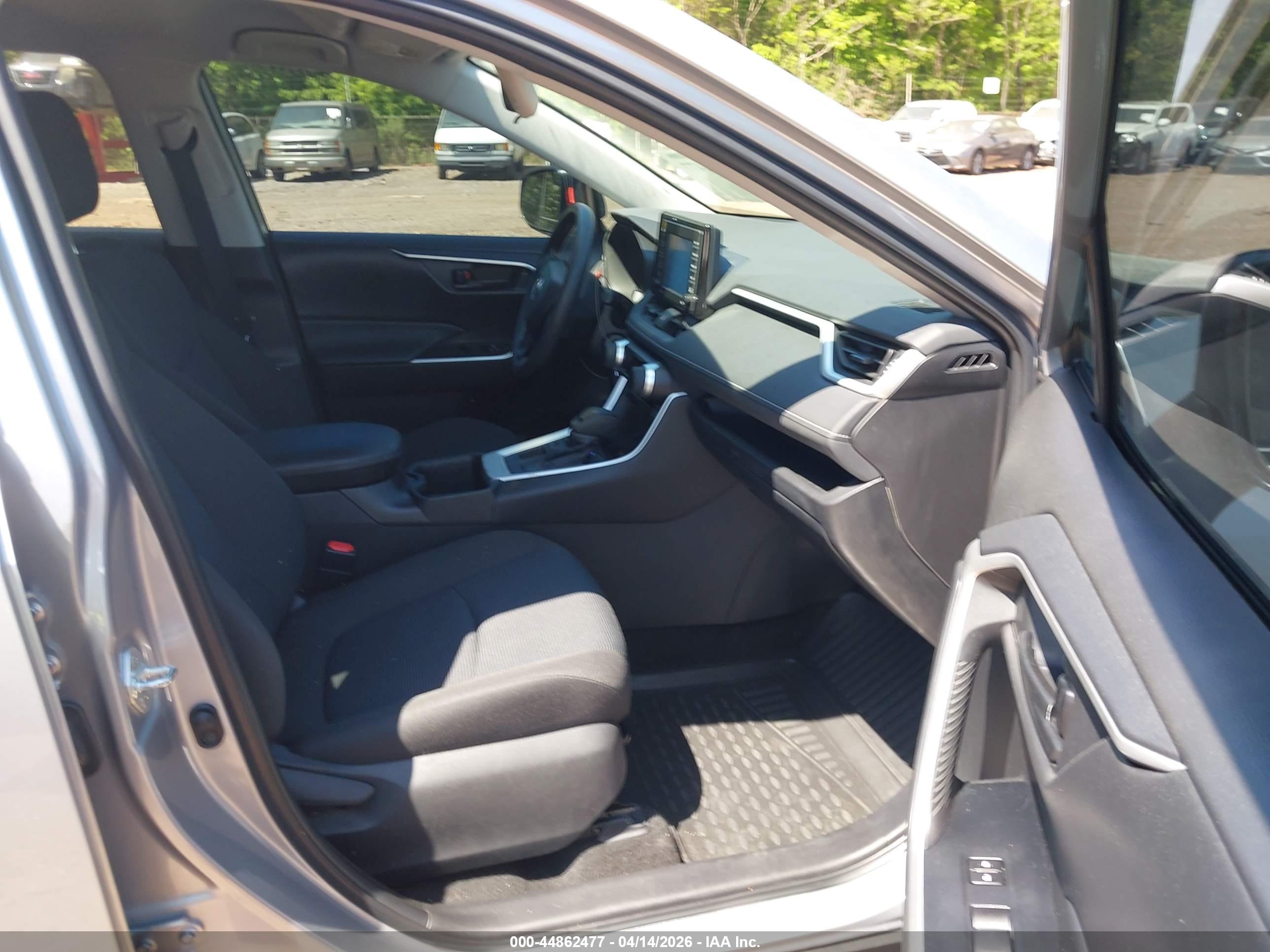 TOYOTA RAV4 image 5