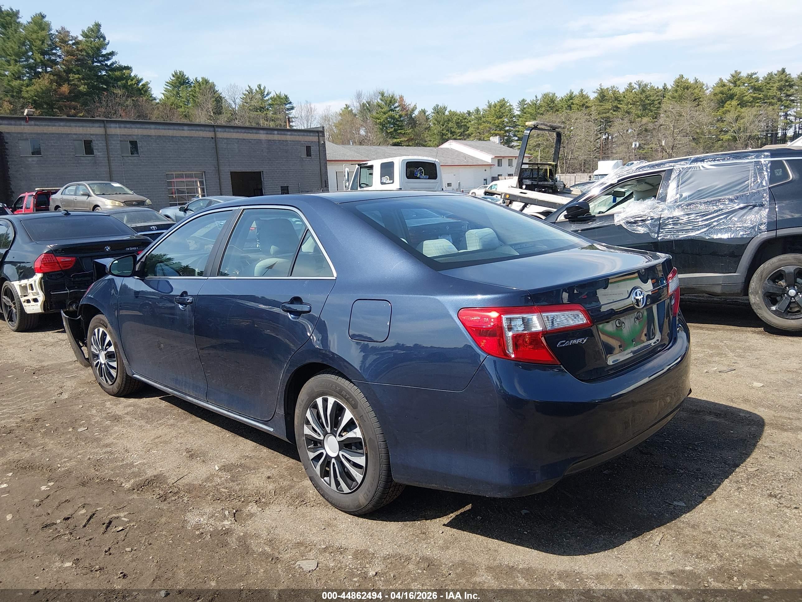 TOYOTA CAMRY image 3