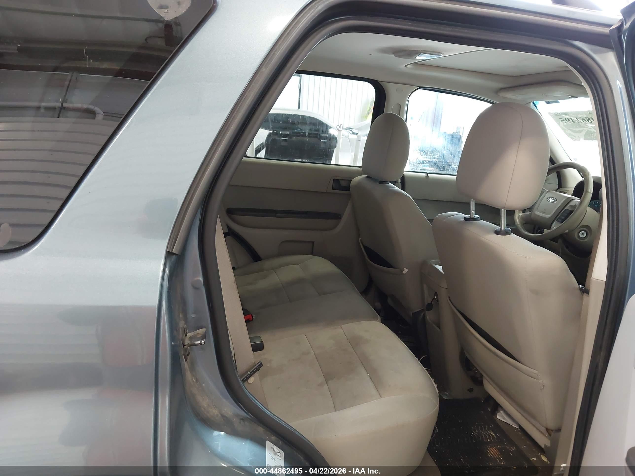 FORD ESCAPE image 8