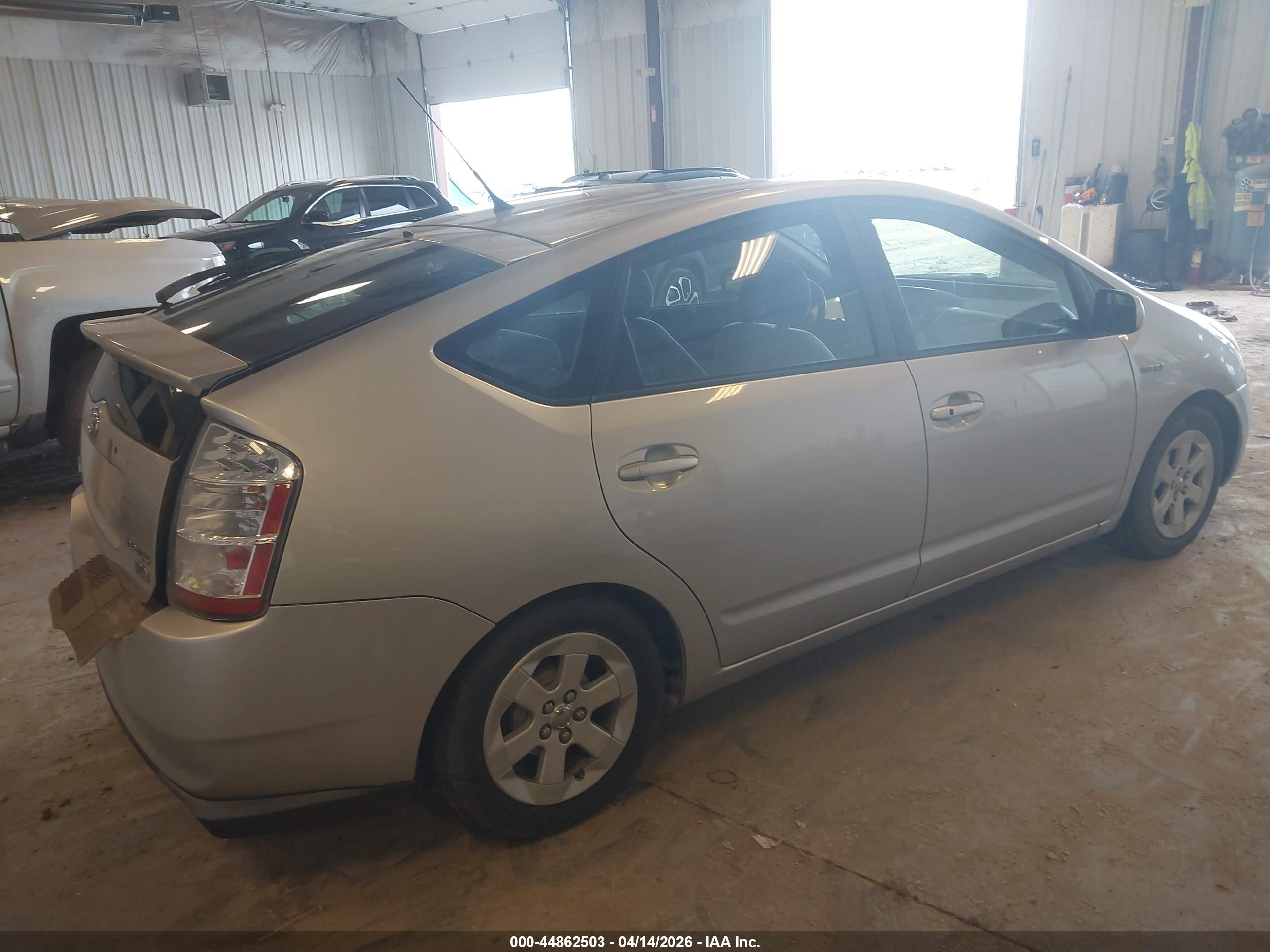 TOYOTA PRIUS image 4