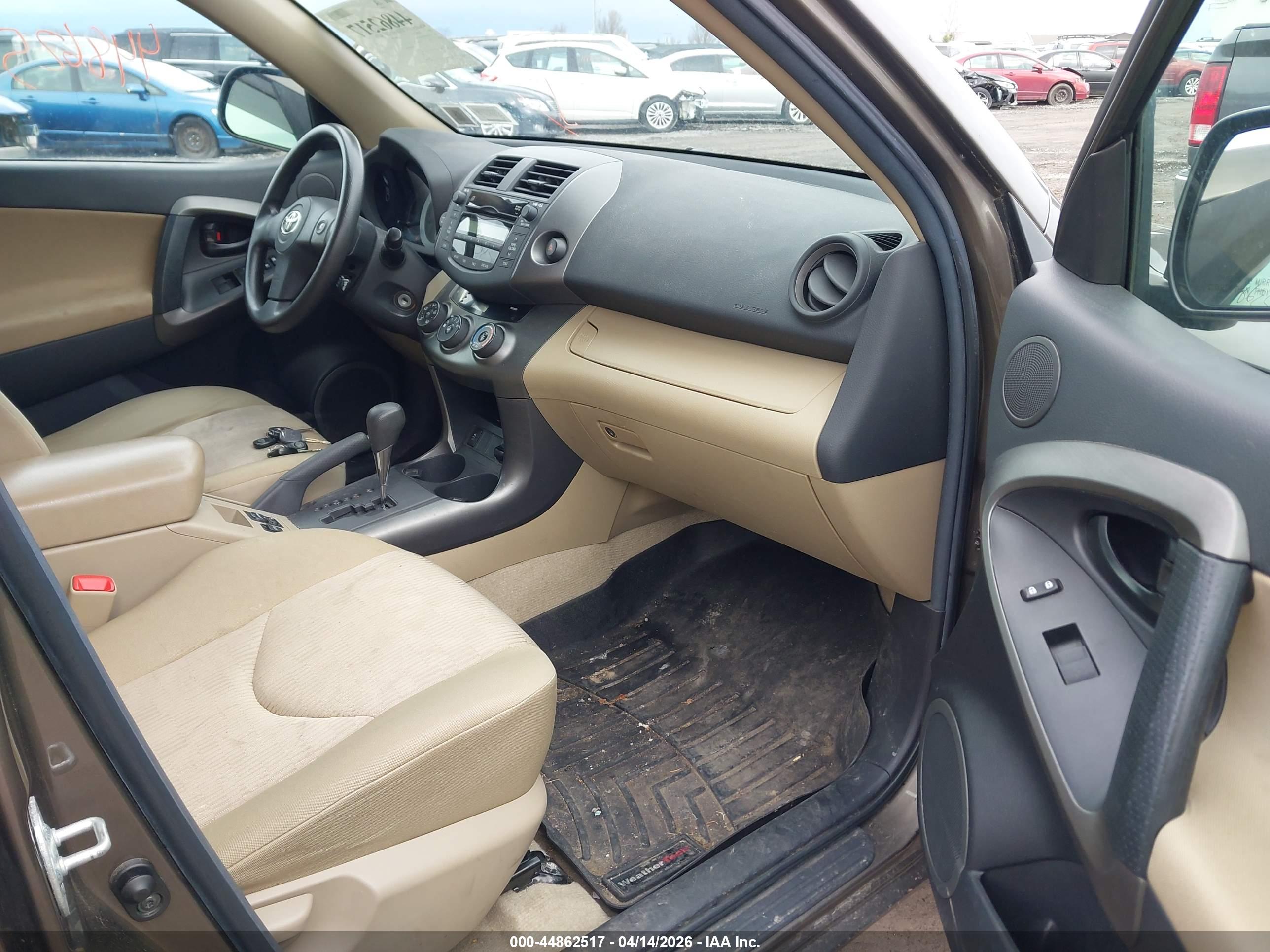 TOYOTA RAV4 image 5