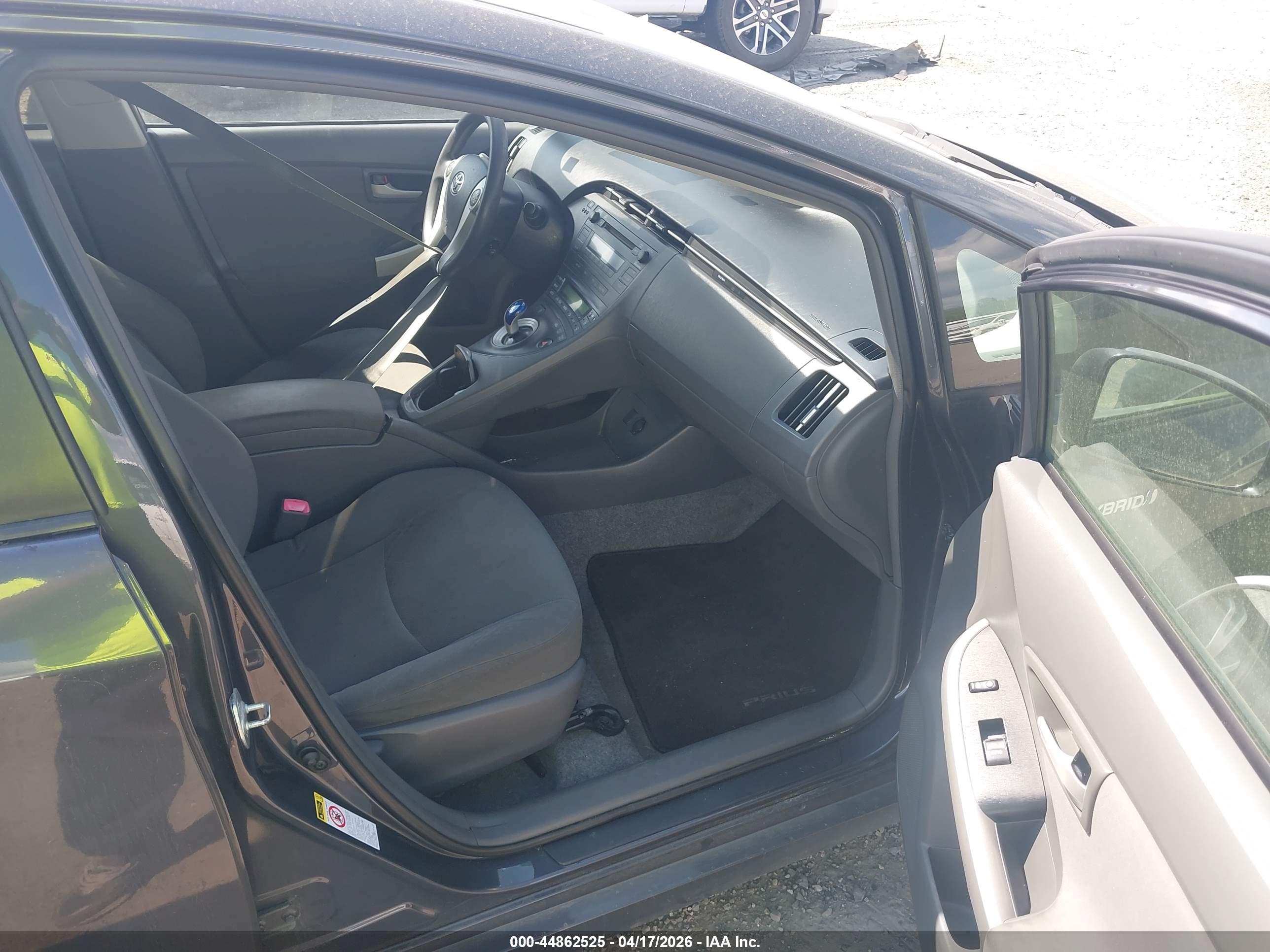 TOYOTA PRIUS image 5