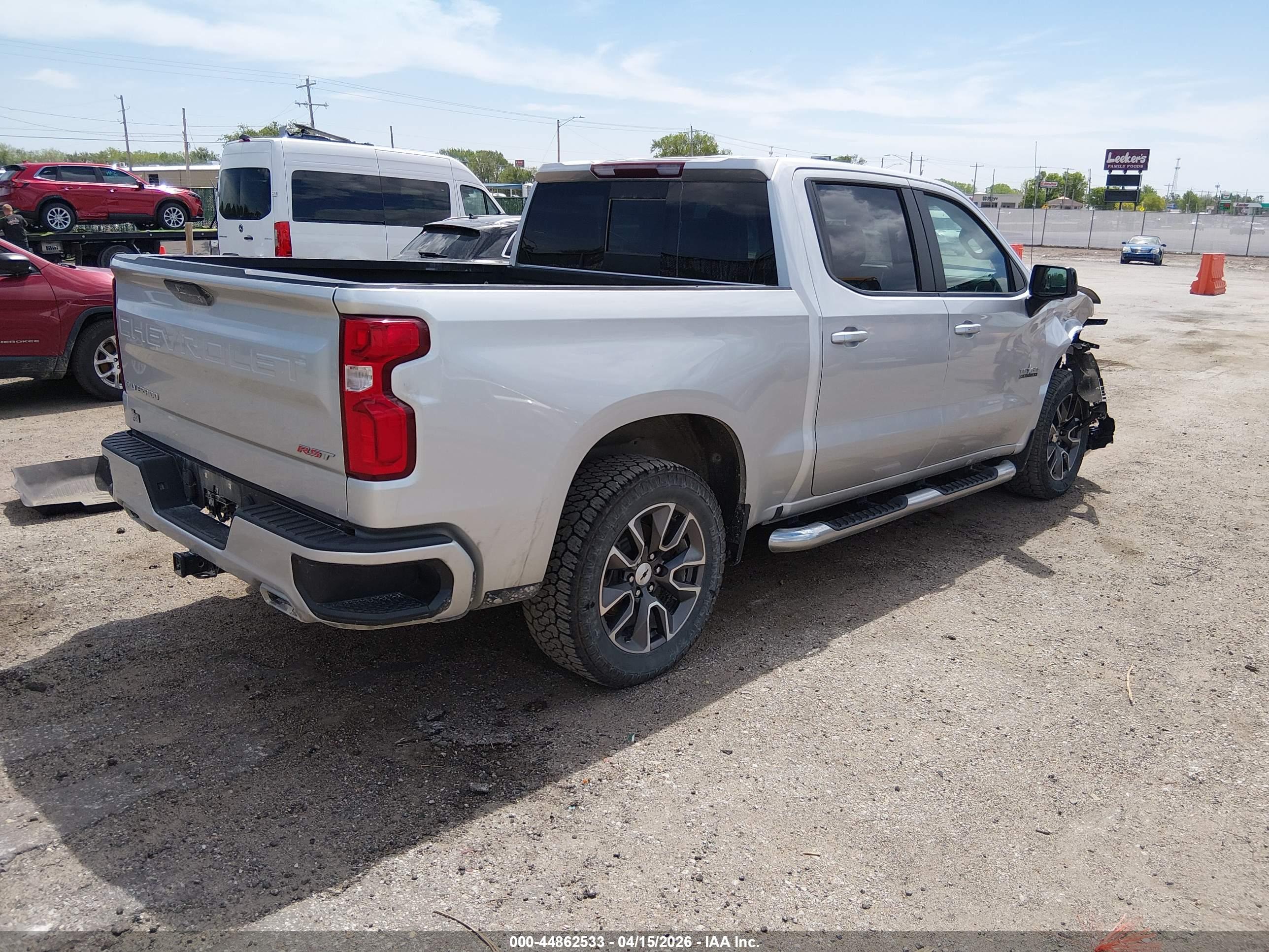 CHEVROLET SILVERADO image 4