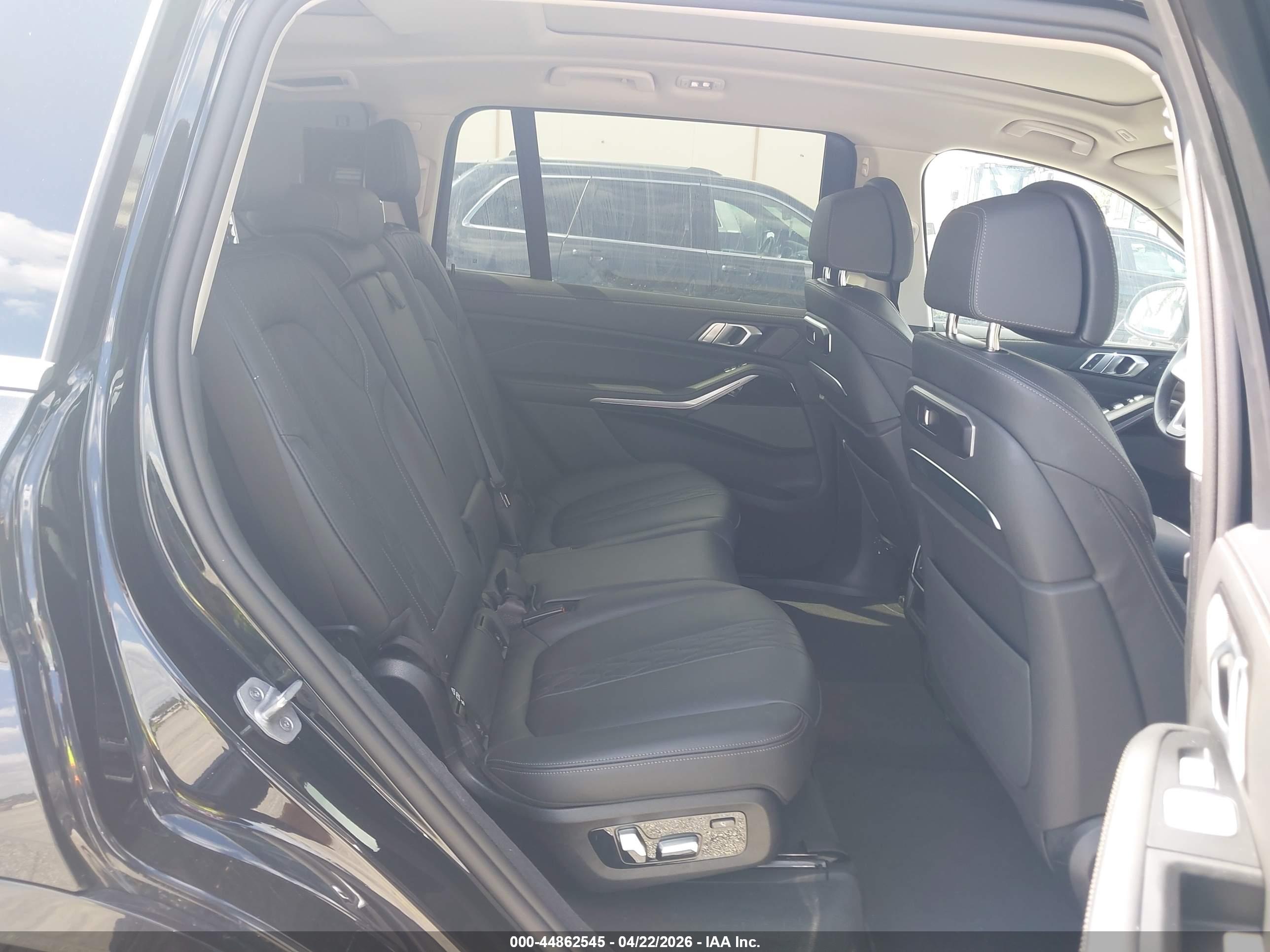 BMW X7 image 8
