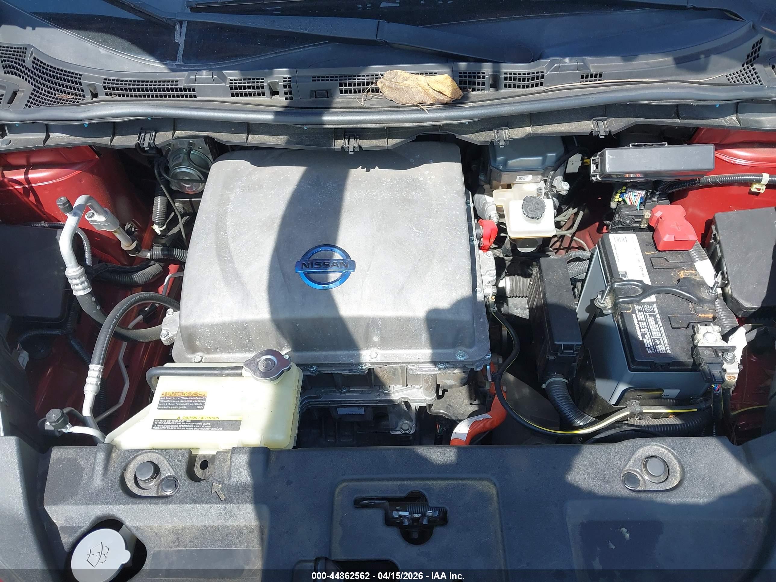 NISSAN LEAF image 10