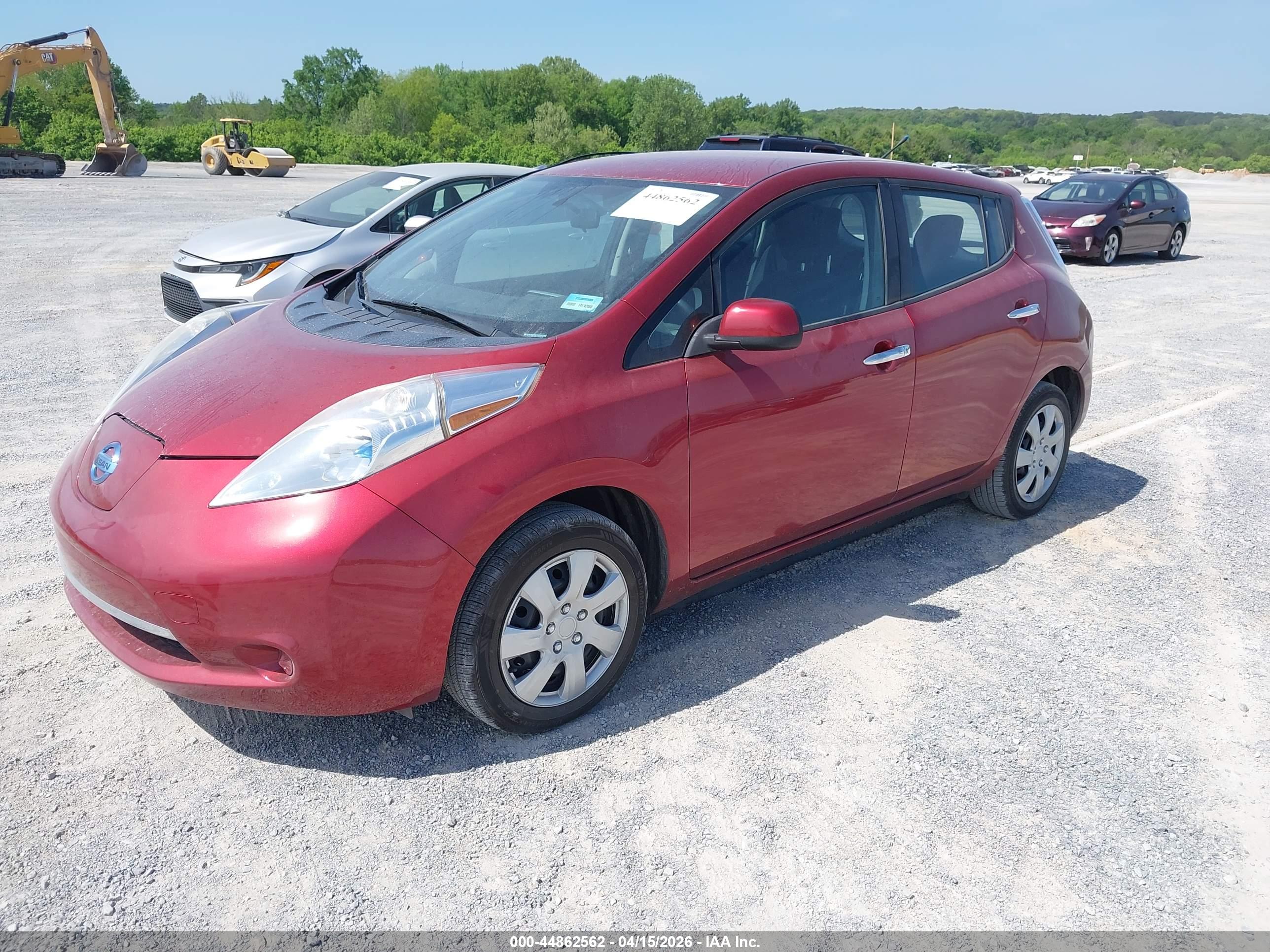 NISSAN LEAF image 2