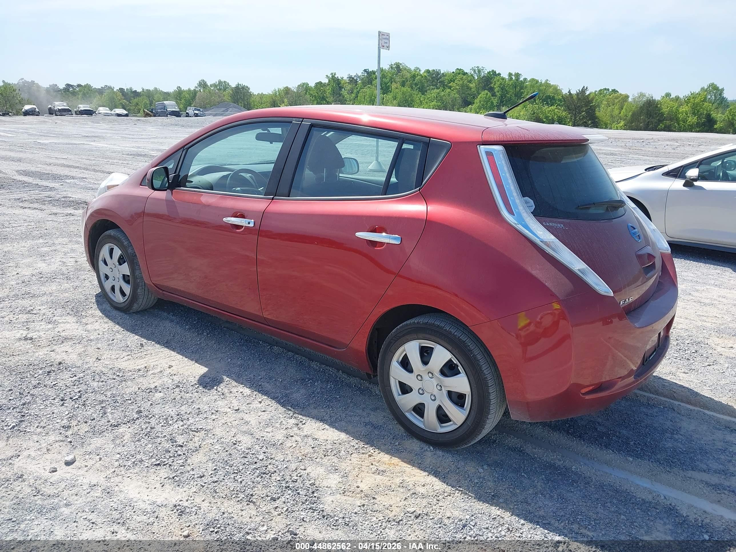 NISSAN LEAF image 3