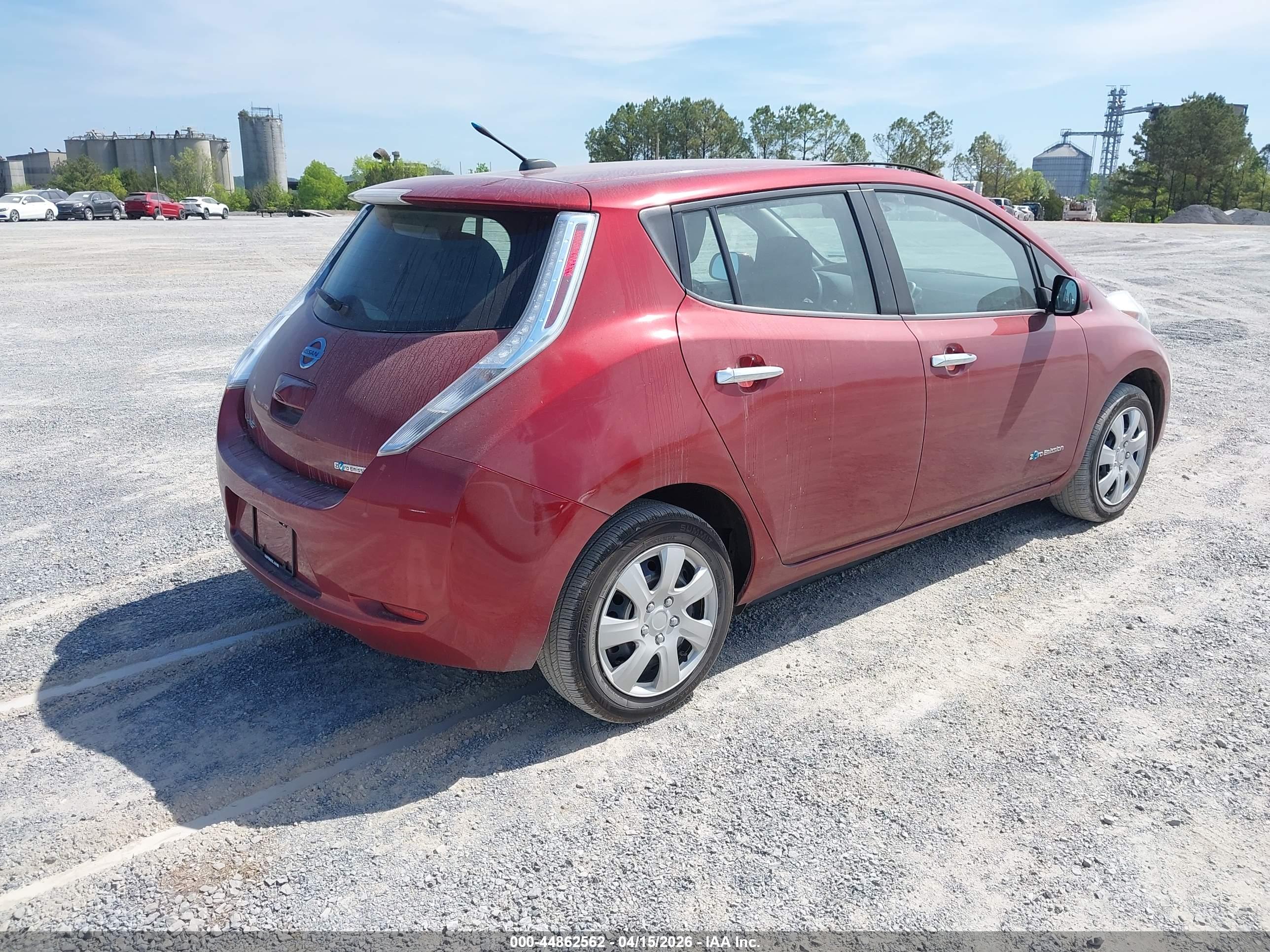 NISSAN LEAF image 4