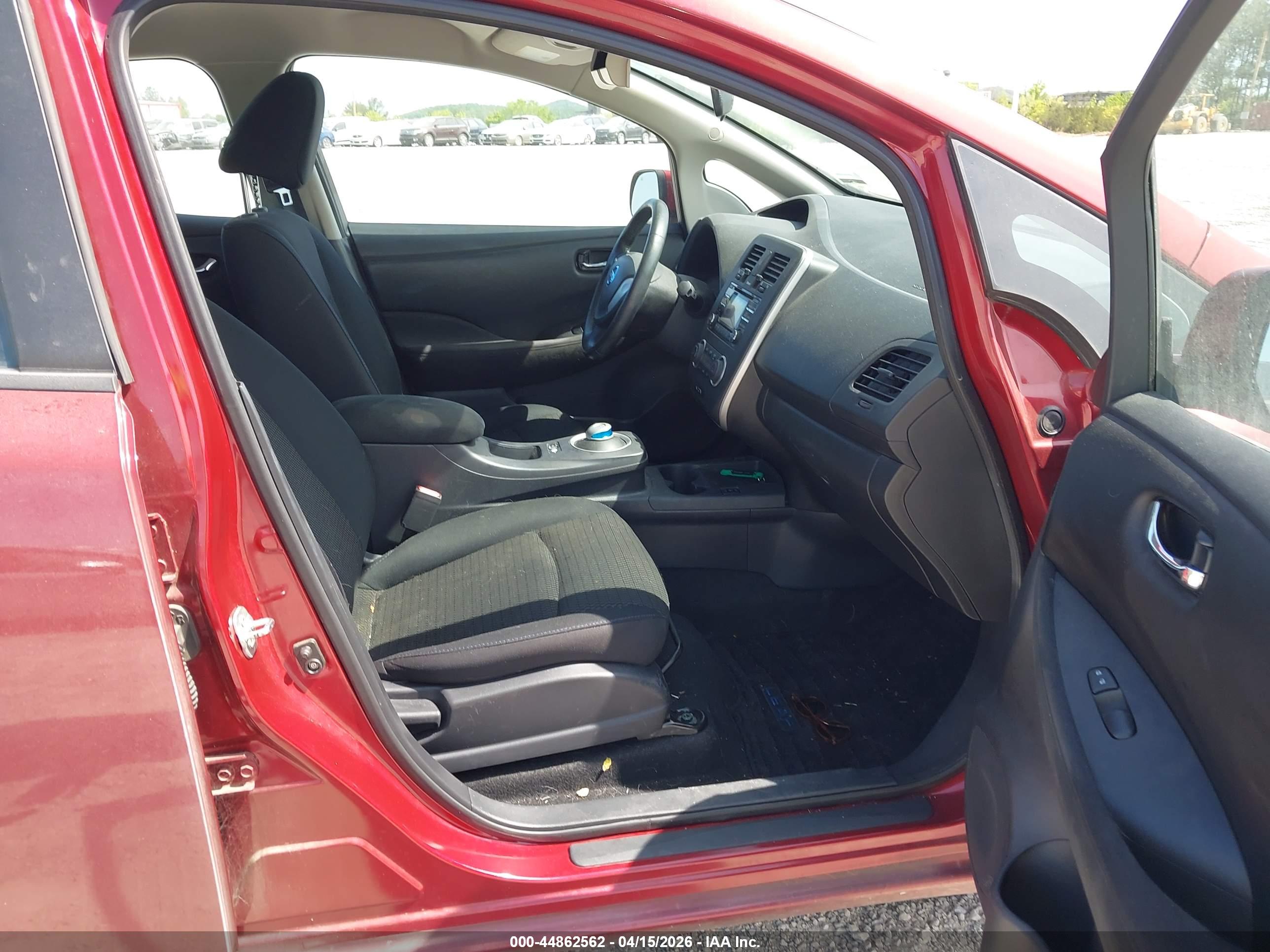 NISSAN LEAF image 5