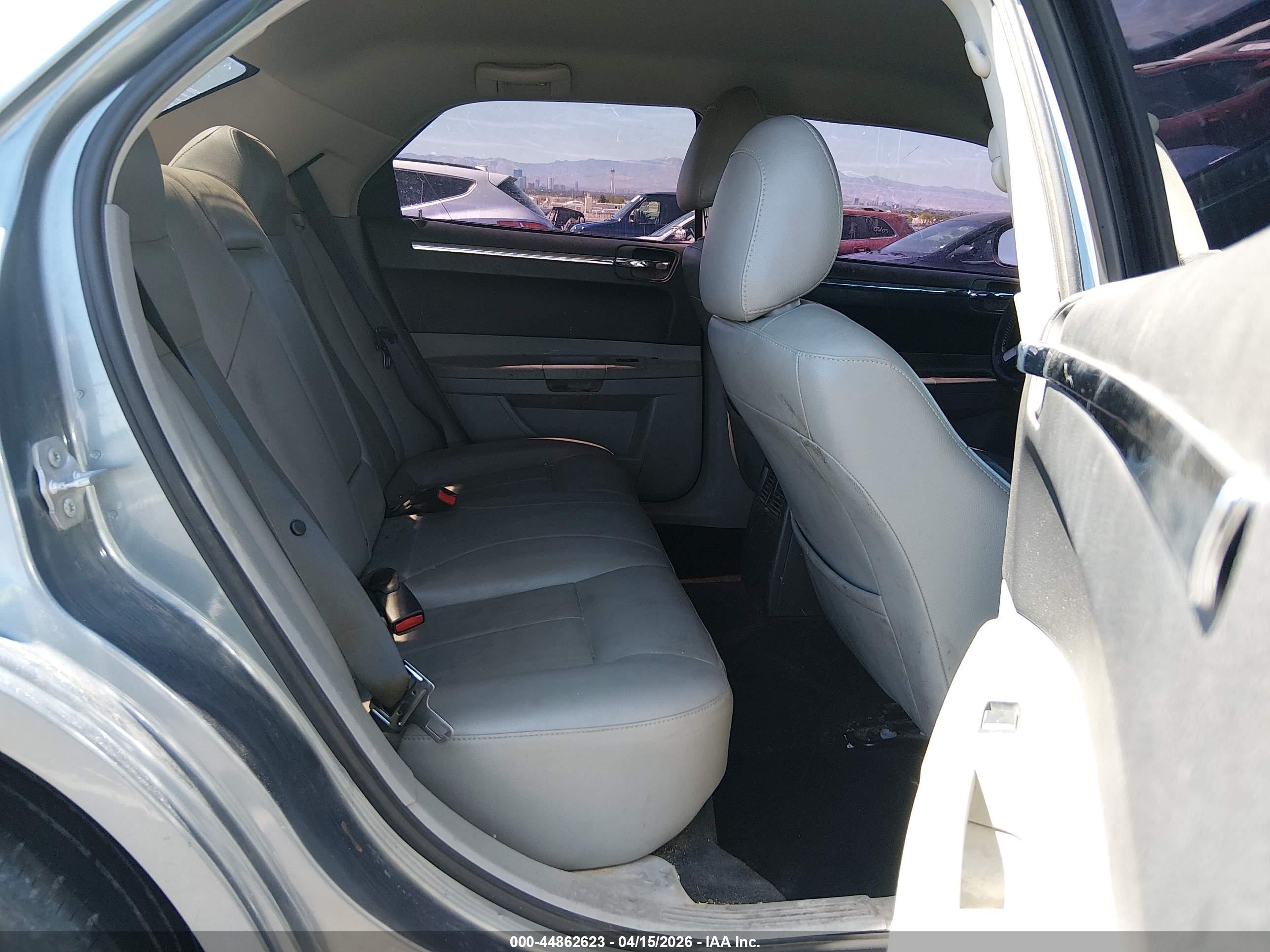 CHRYSLER 300 image 8