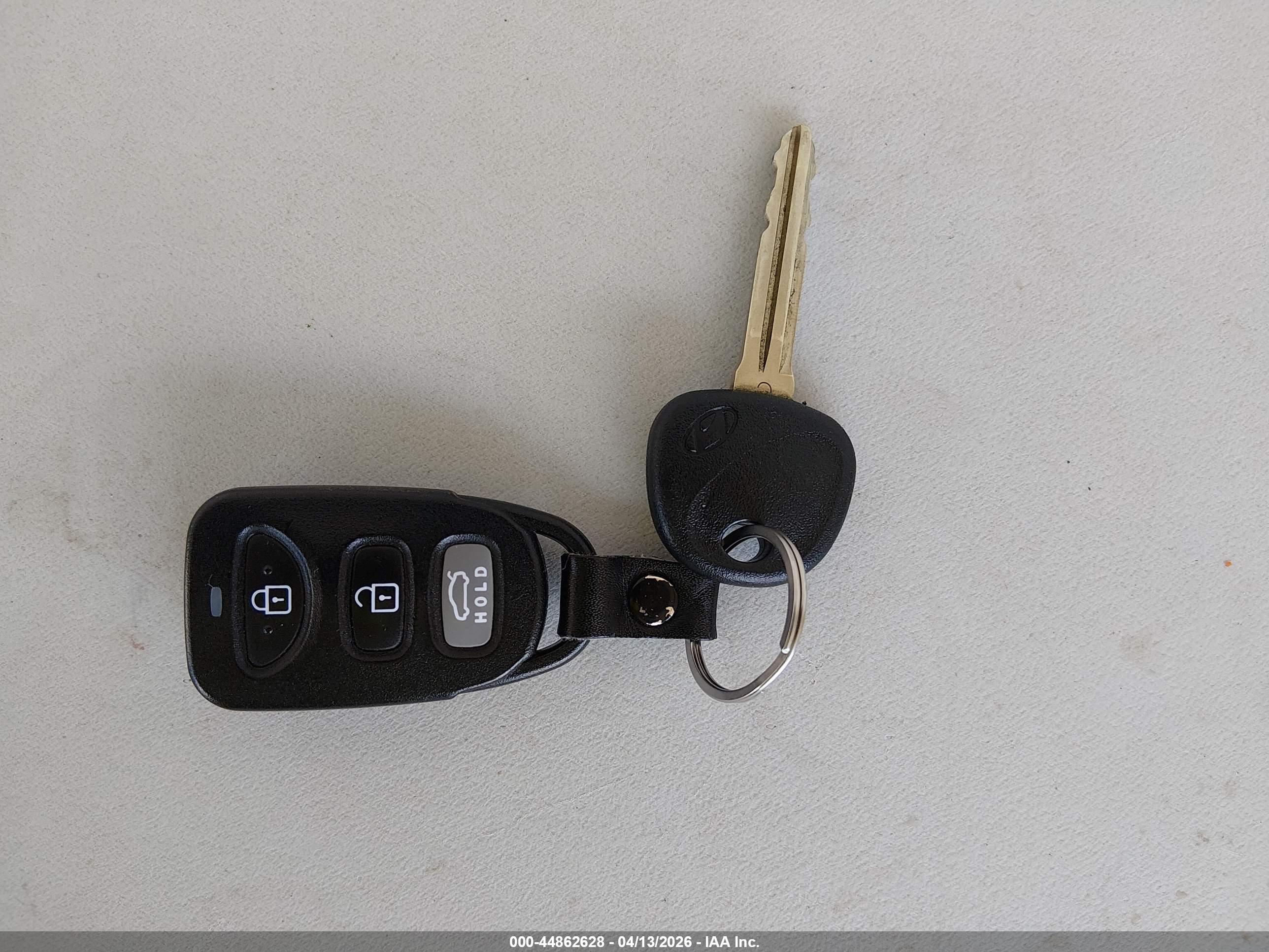 HYUNDAI ELANTRA image 11