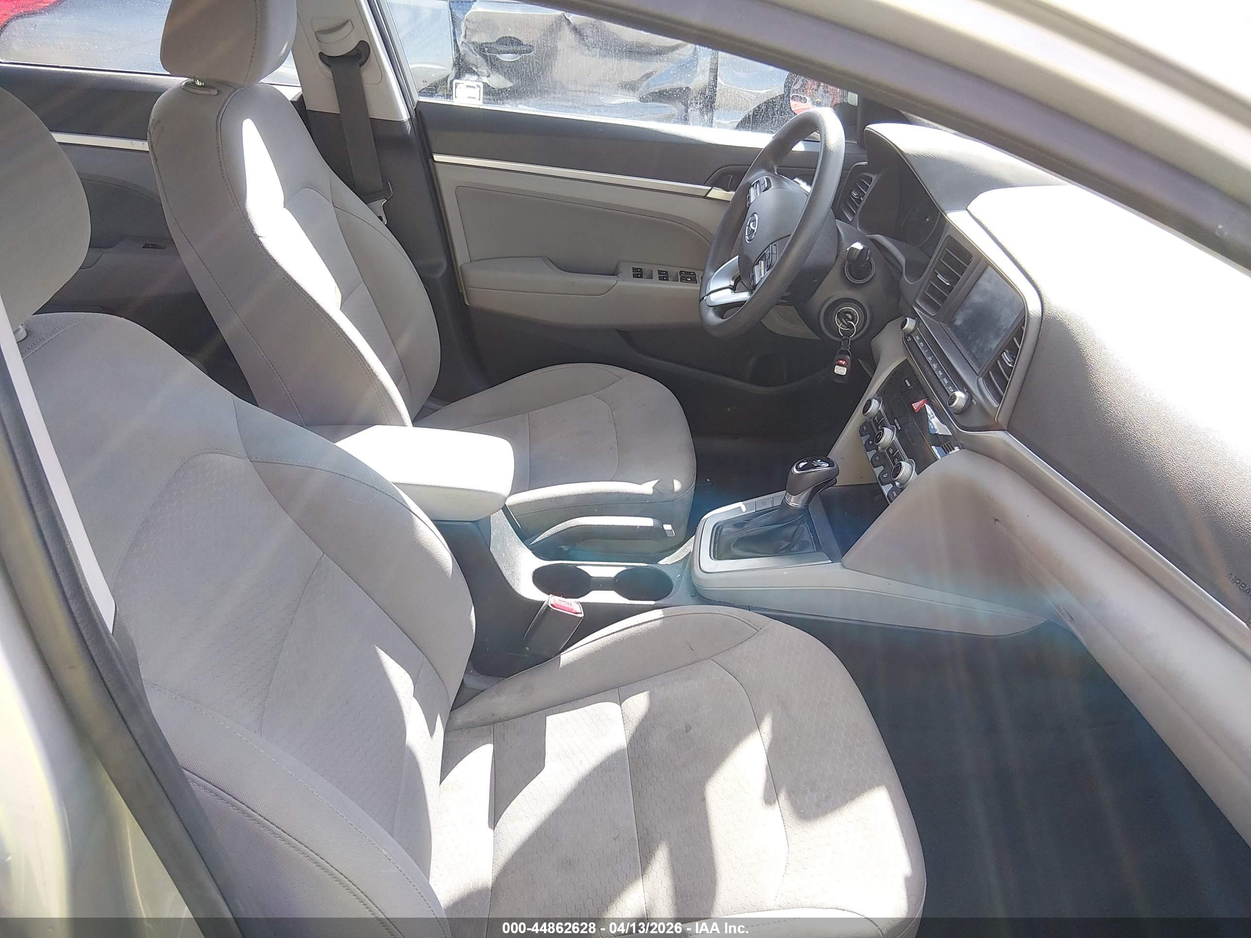 HYUNDAI ELANTRA image 5