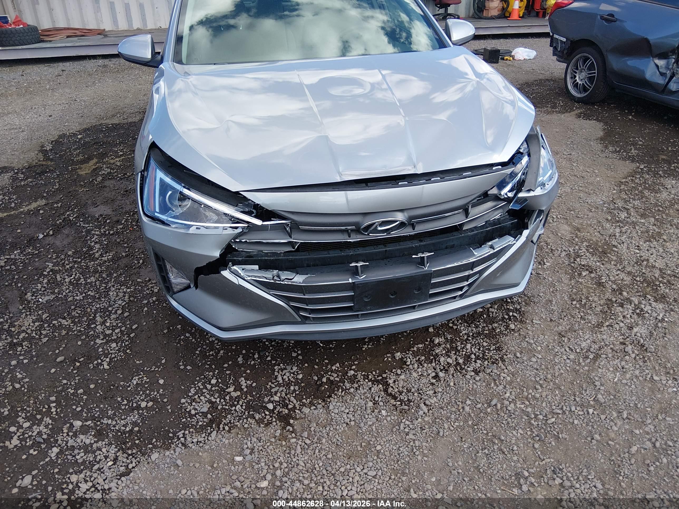 HYUNDAI ELANTRA image 6