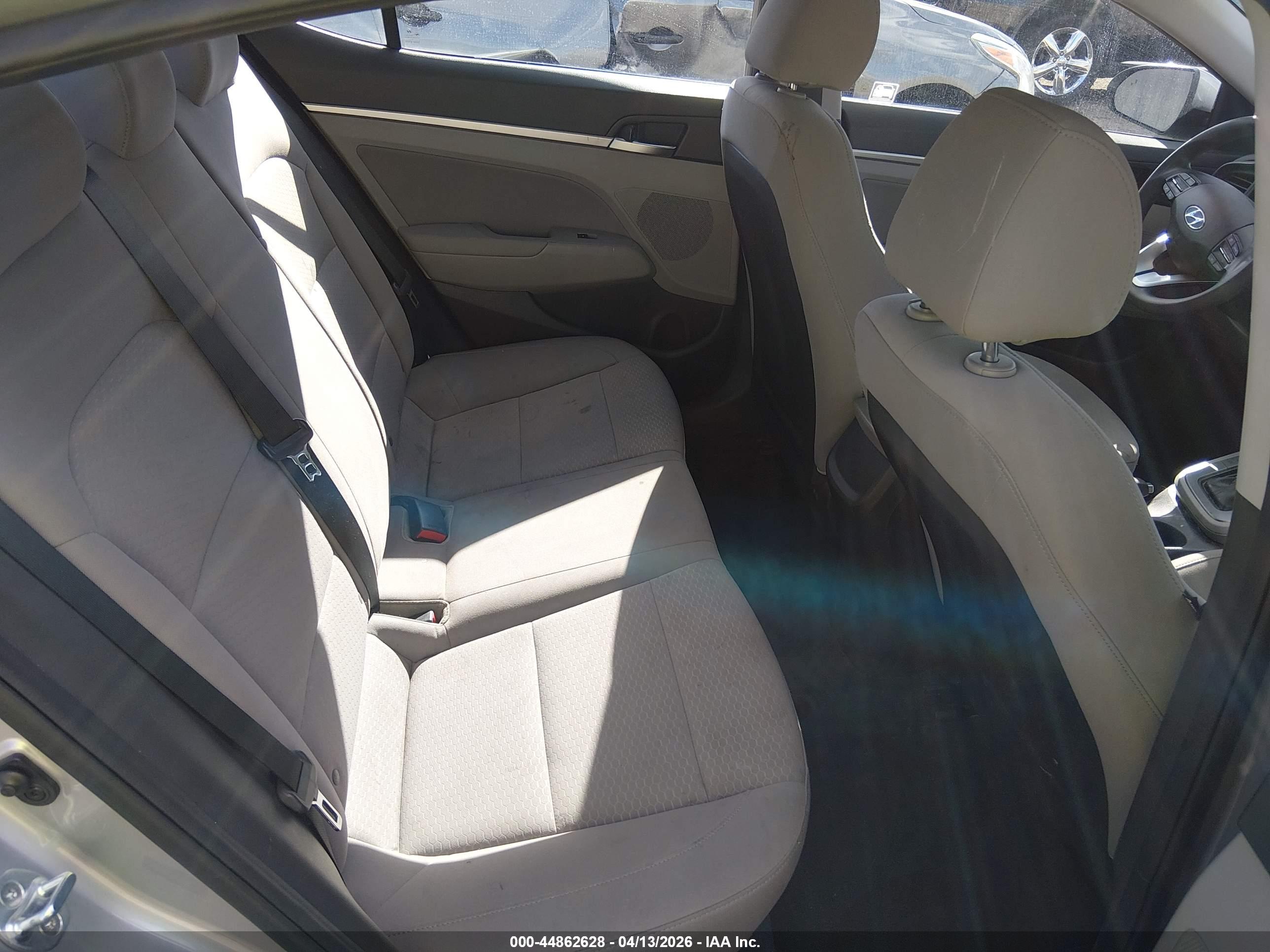 HYUNDAI ELANTRA image 8