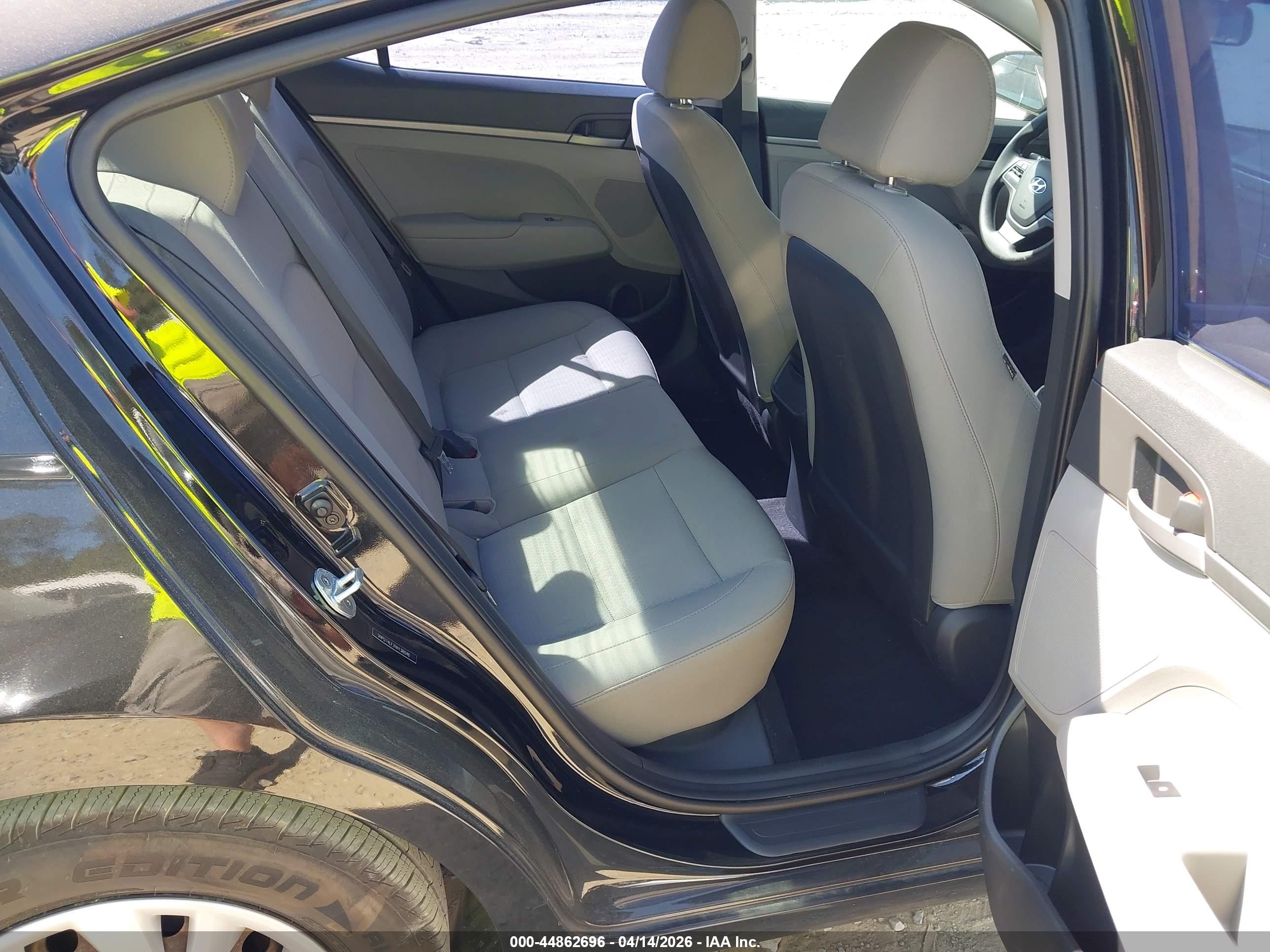 HYUNDAI ELANTRA image 8