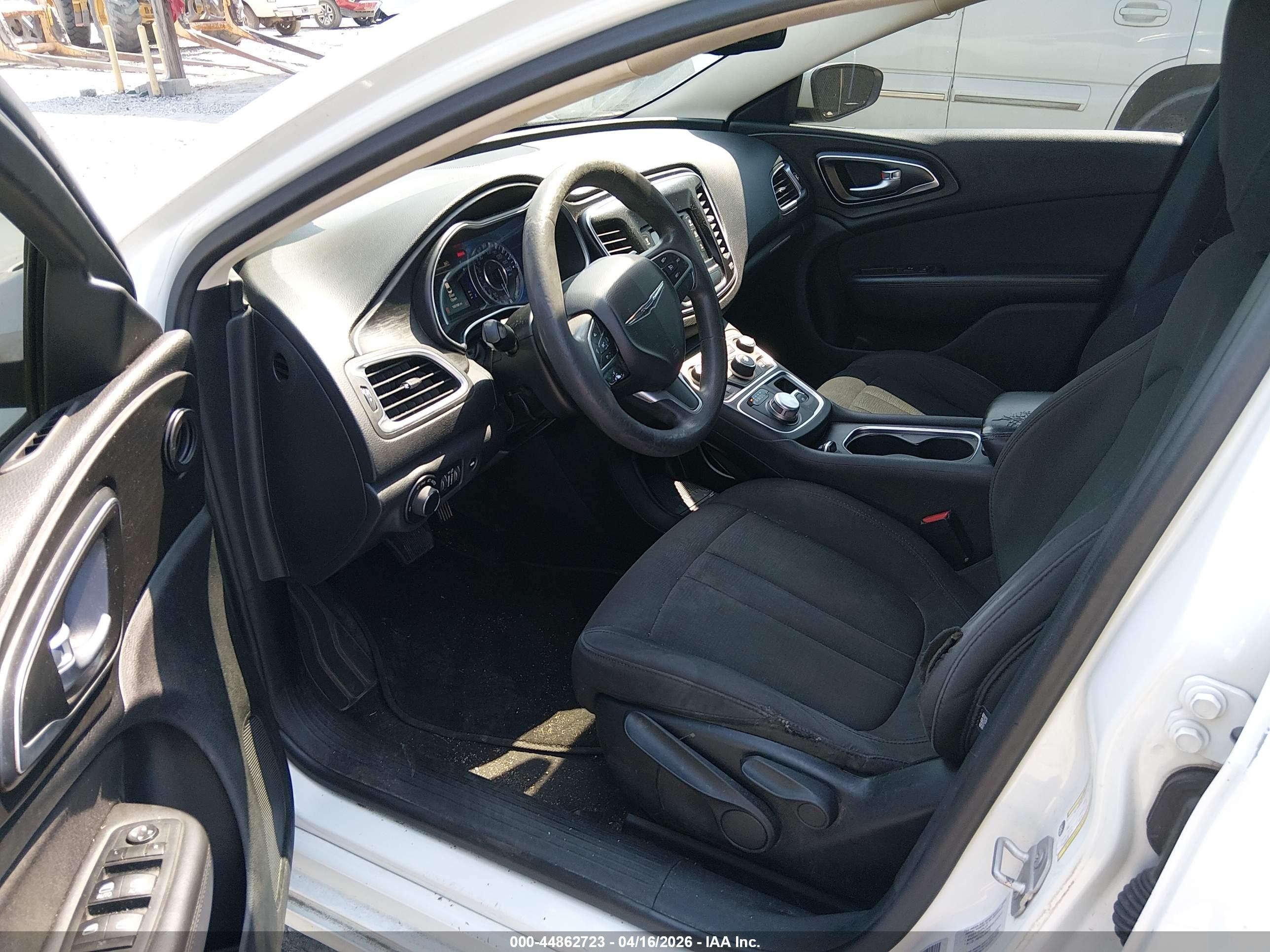 CHRYSLER 200 image 5