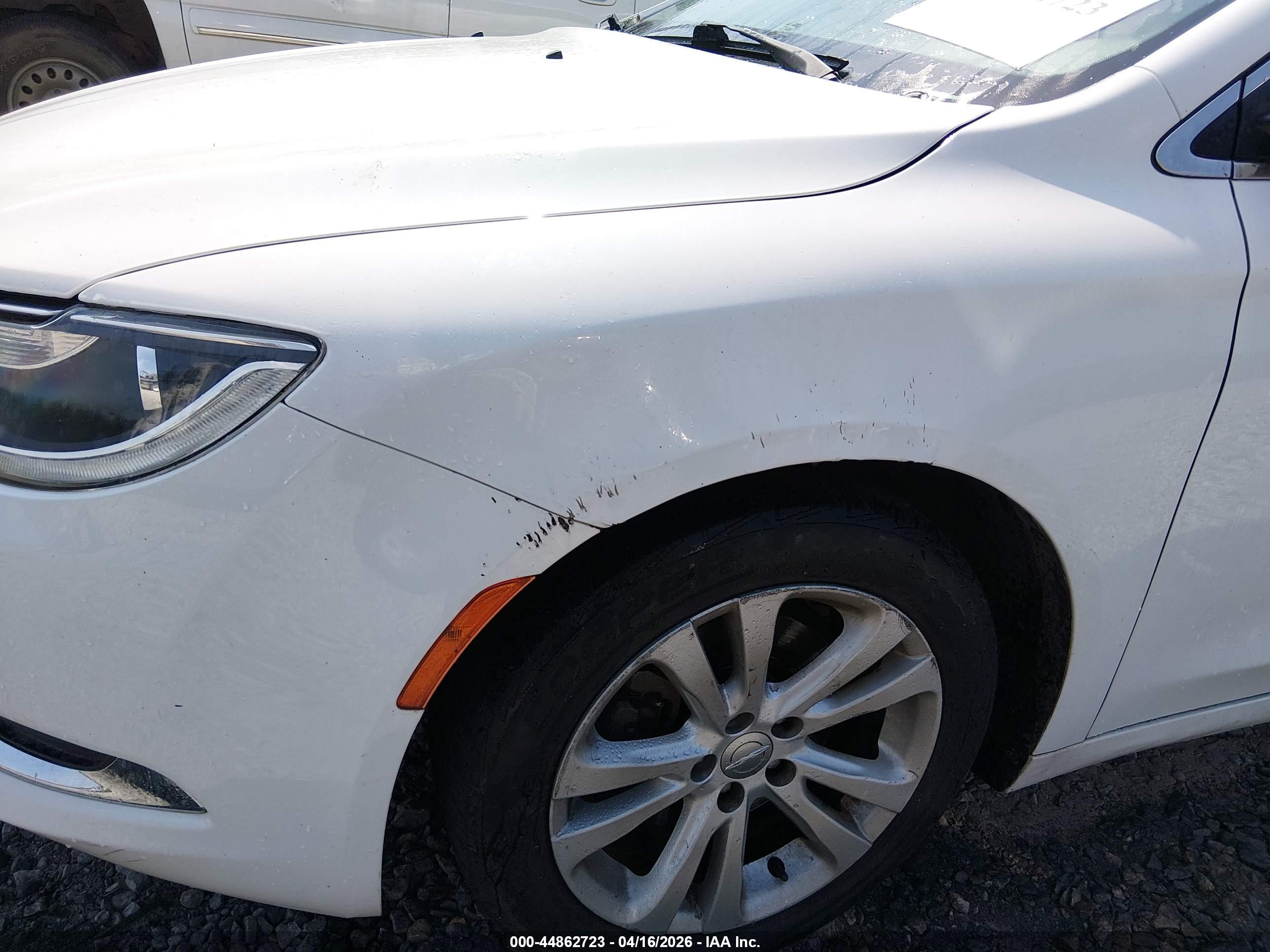 CHRYSLER 200 image 6