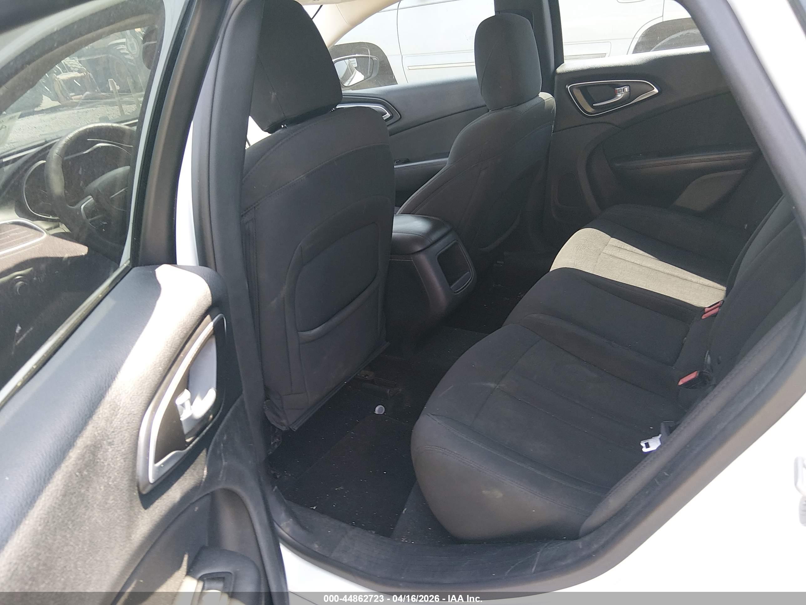 CHRYSLER 200 image 8