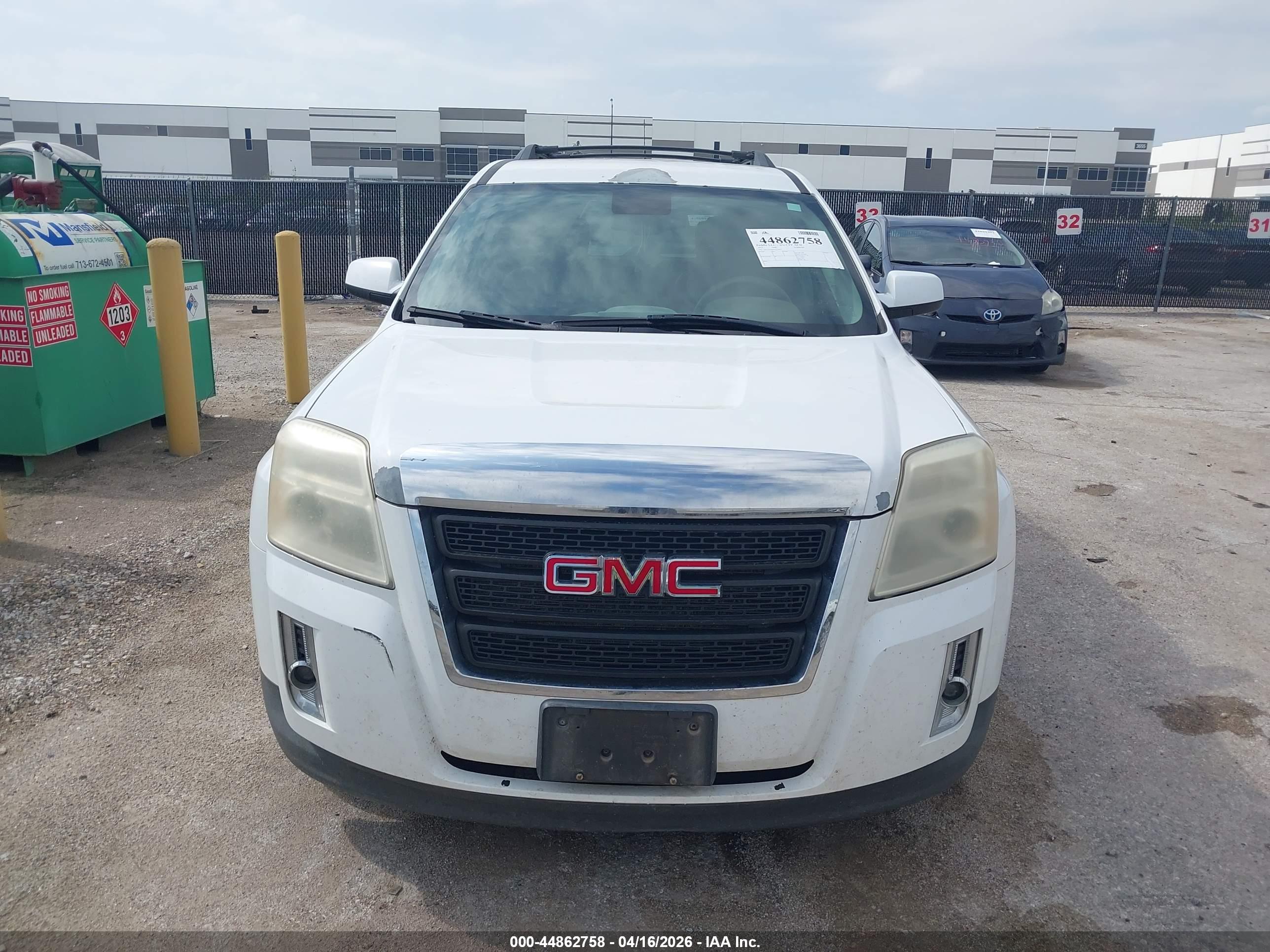 GMC TERRAIN image 6