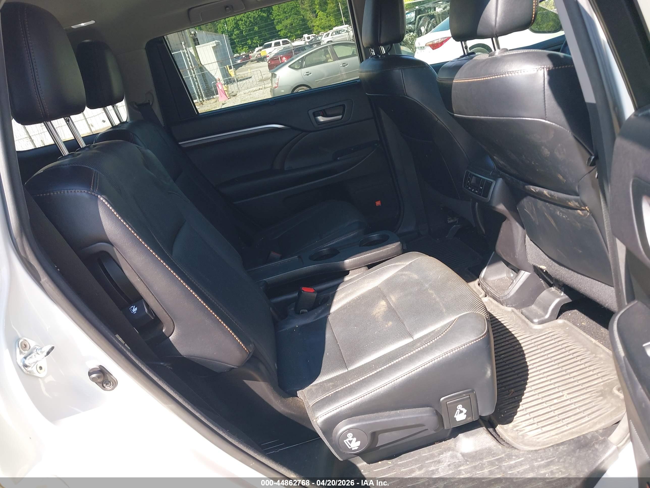 TOYOTA HIGHLANDER image 8