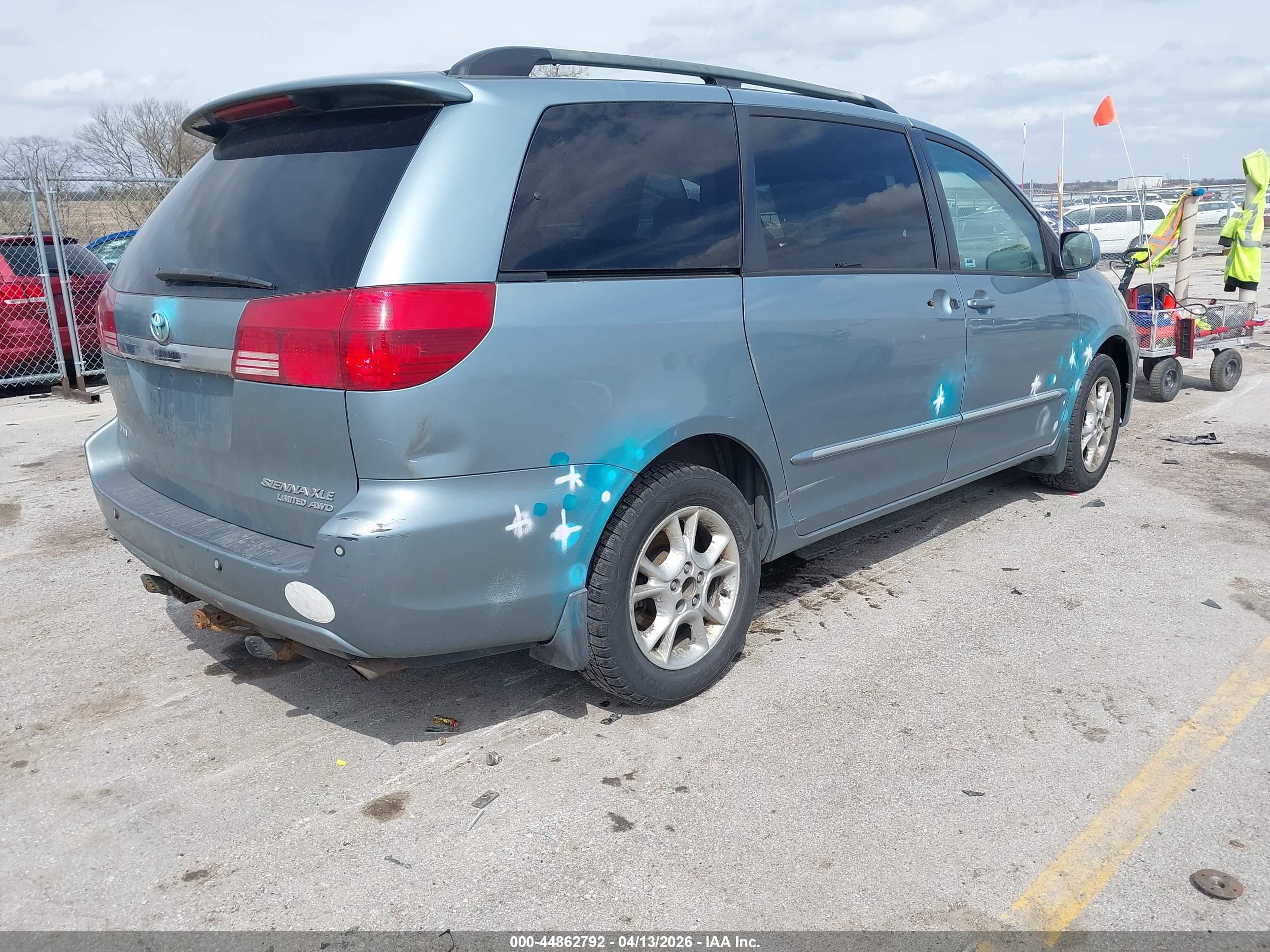 TOYOTA SIENNA image 4