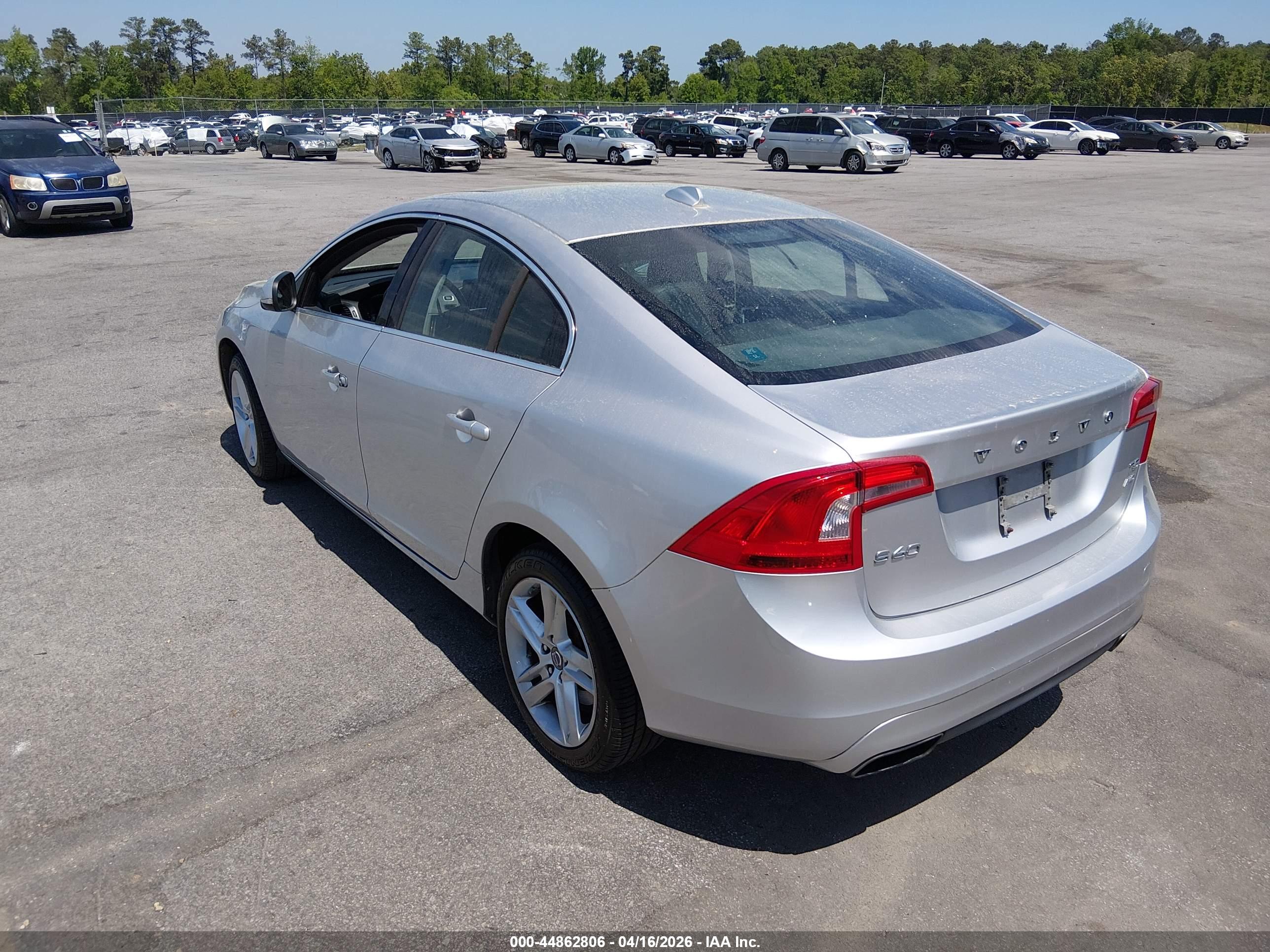 VOLVO S60 image 3