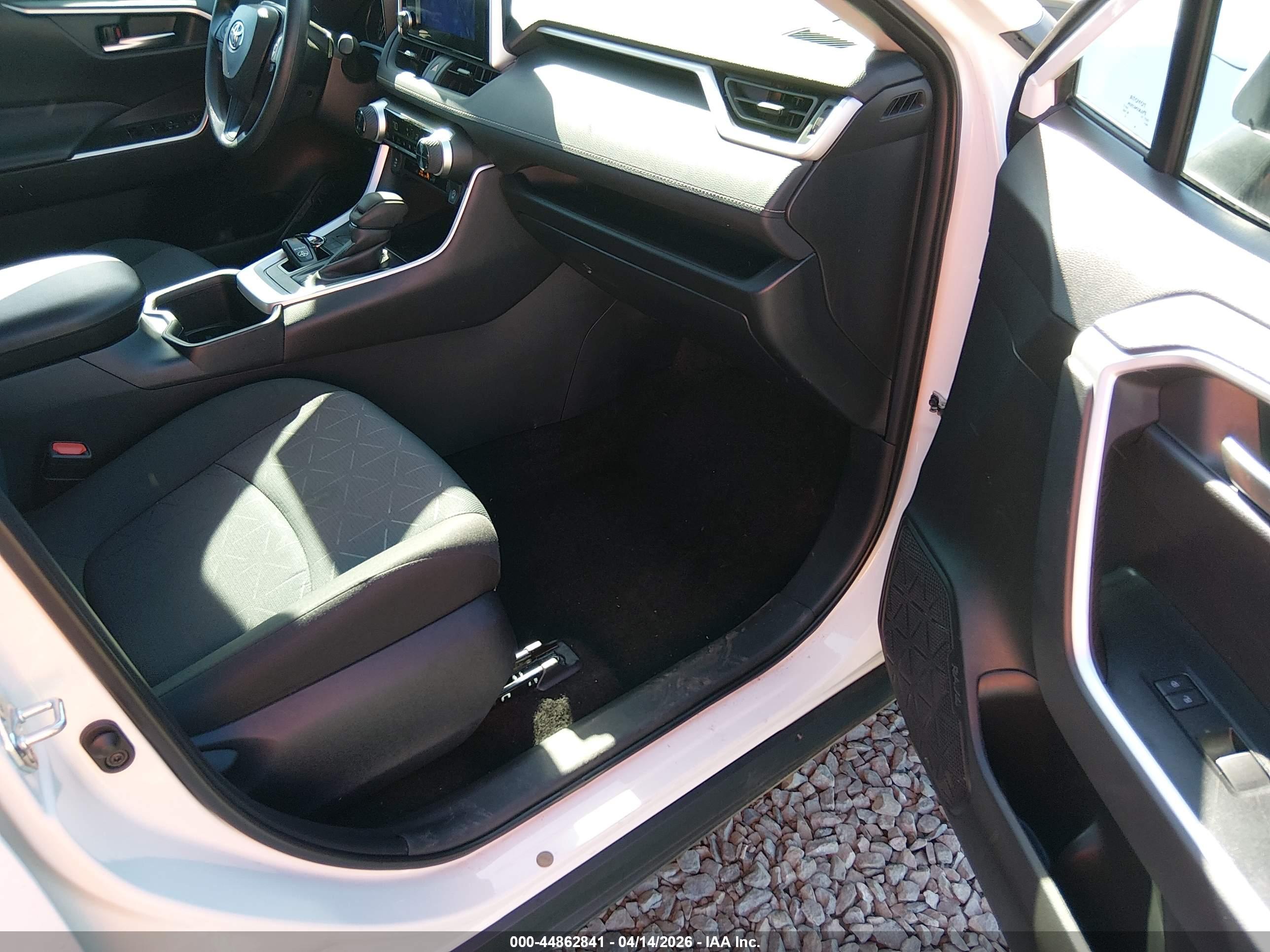 TOYOTA RAV4 image 5