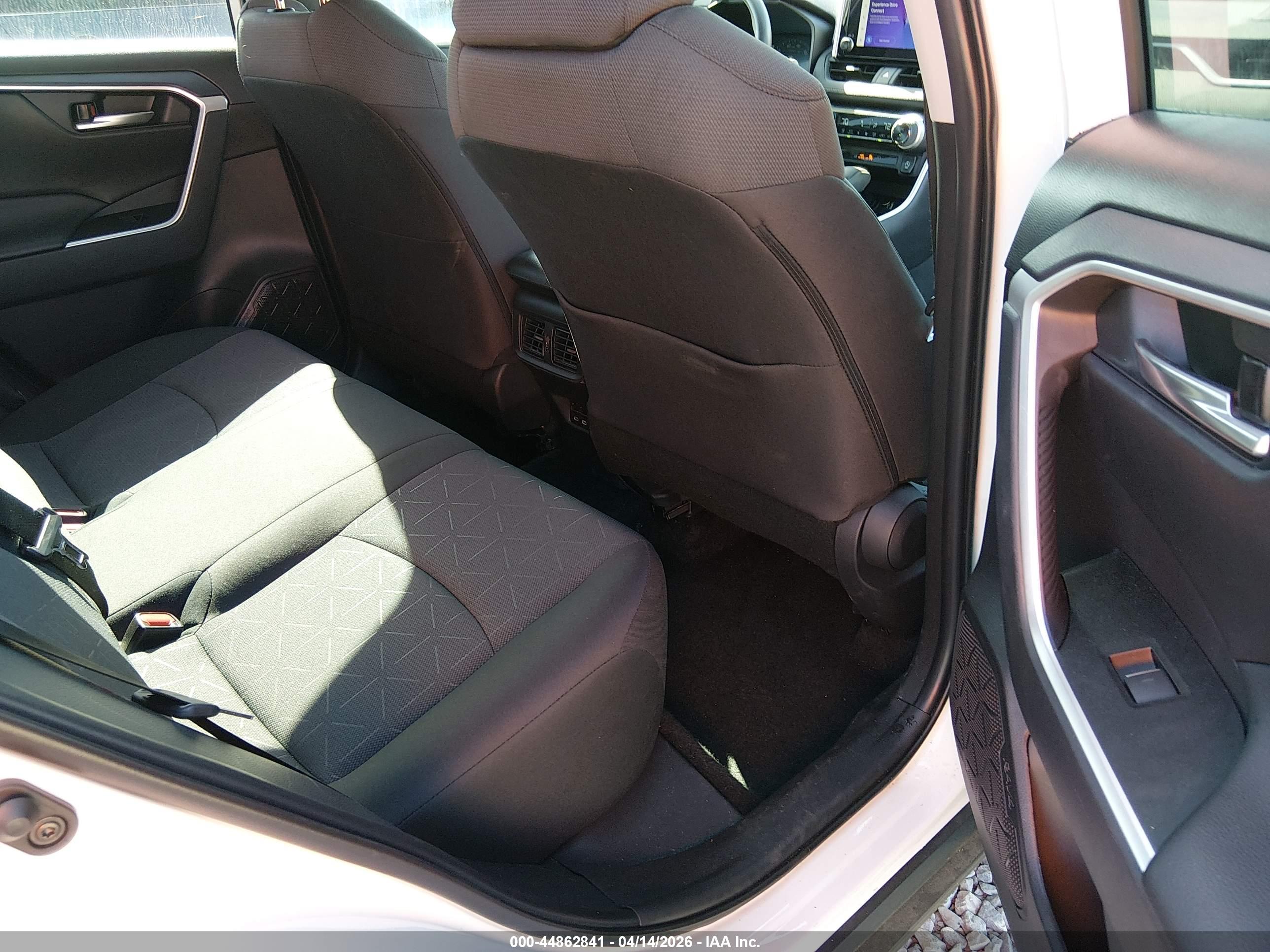 TOYOTA RAV4 image 8