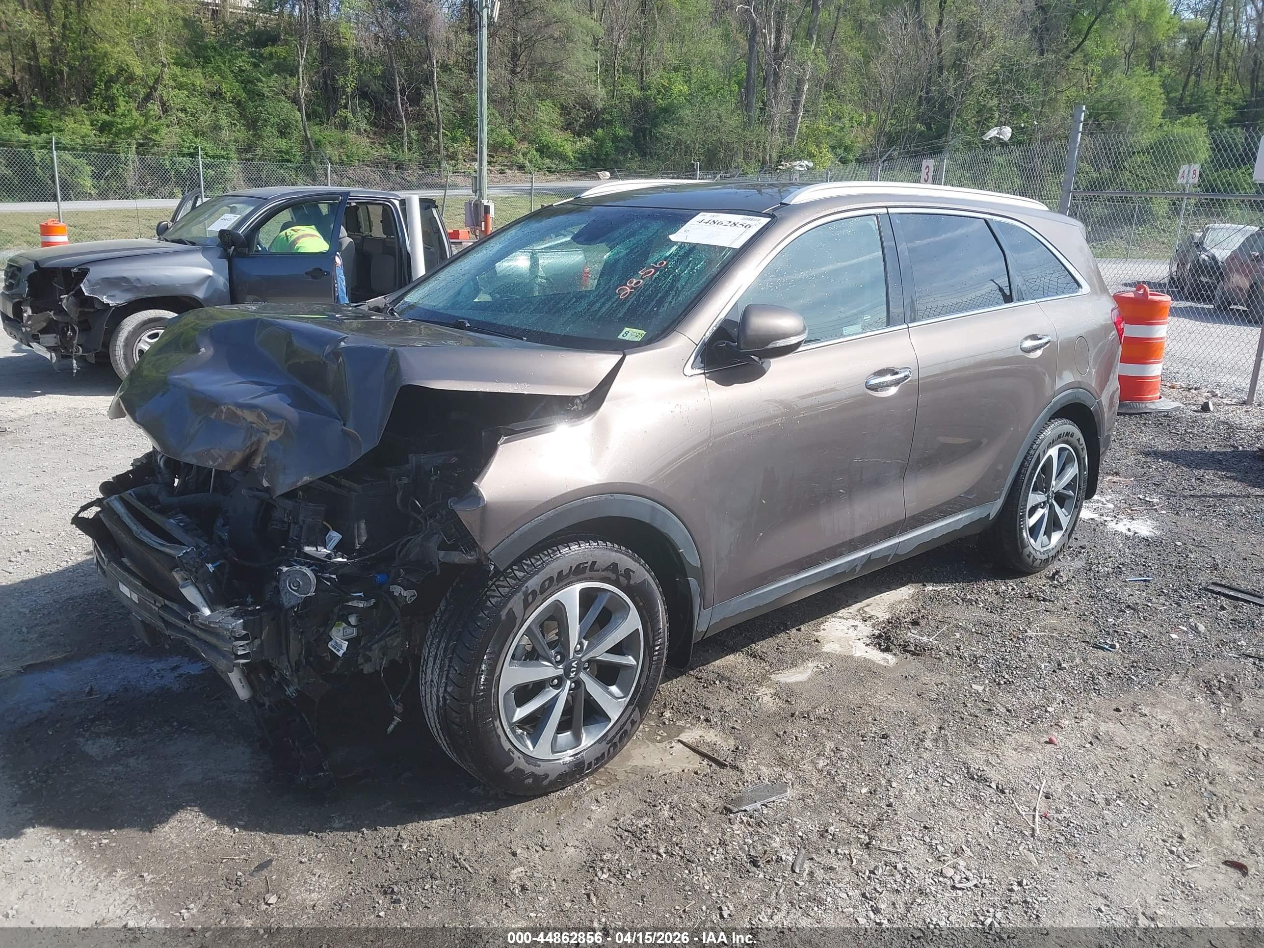 KIA SORENTO image 2