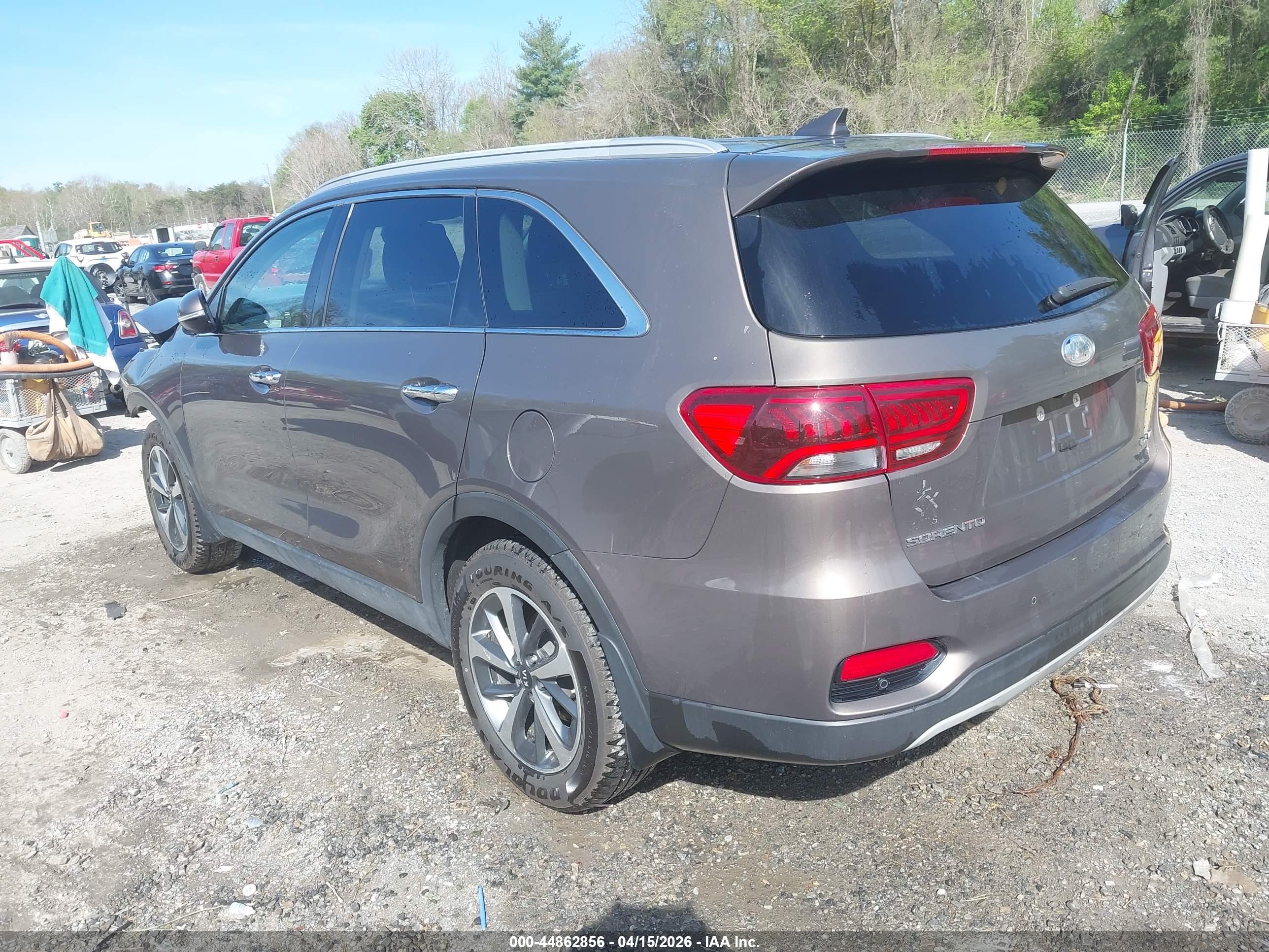KIA SORENTO image 3